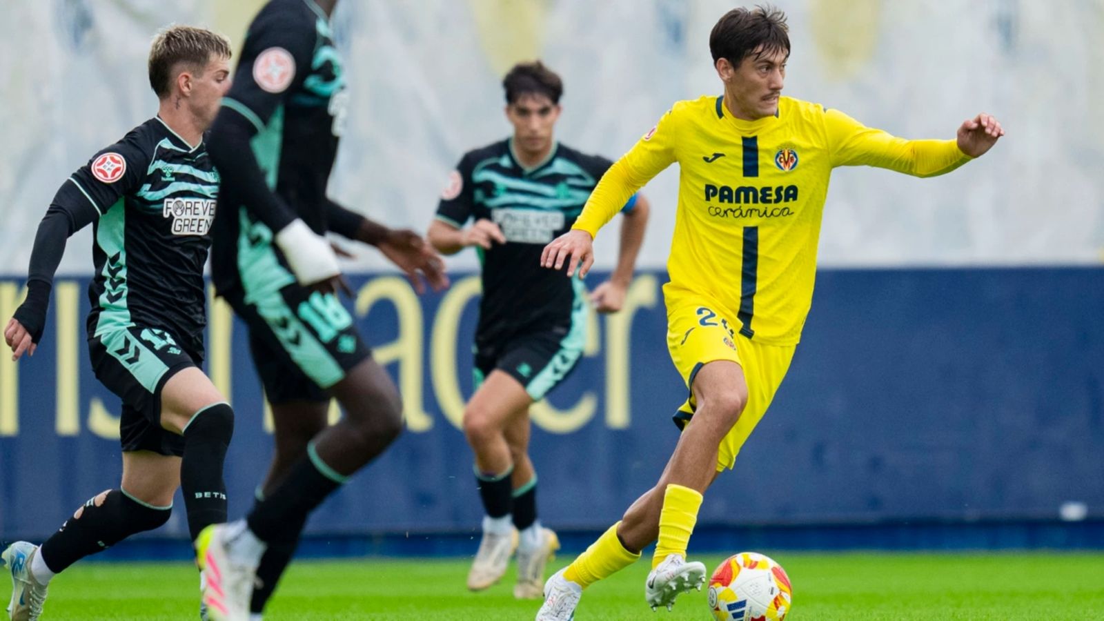 El centrocampista jerezano, en su etapa en el Villarreal B.