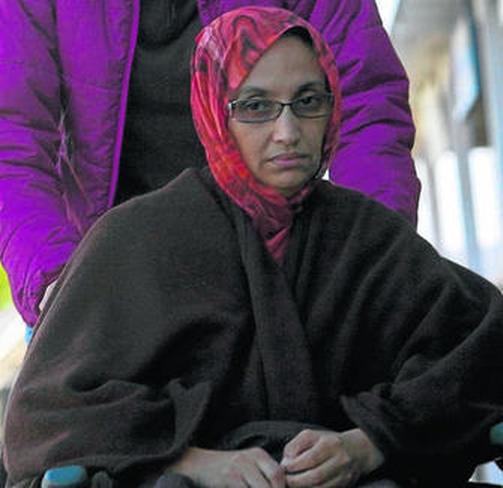 Haidar, ayer en Lanzarote, trasladada en silla de ruedas.