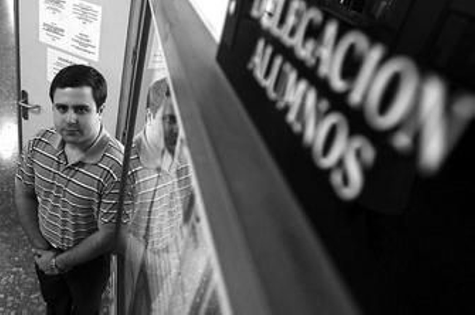 Francisco García Sánchez posa en el Aulario Simón Bolívar, donde se ubica el despacho de la DAUC.