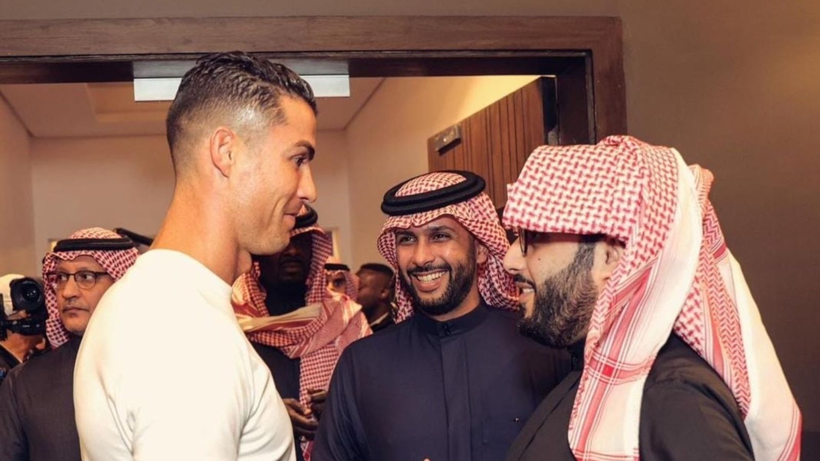 Cristiano Ronaldo, en un encuentro con Al-Khereiji y Al-Sheikh
