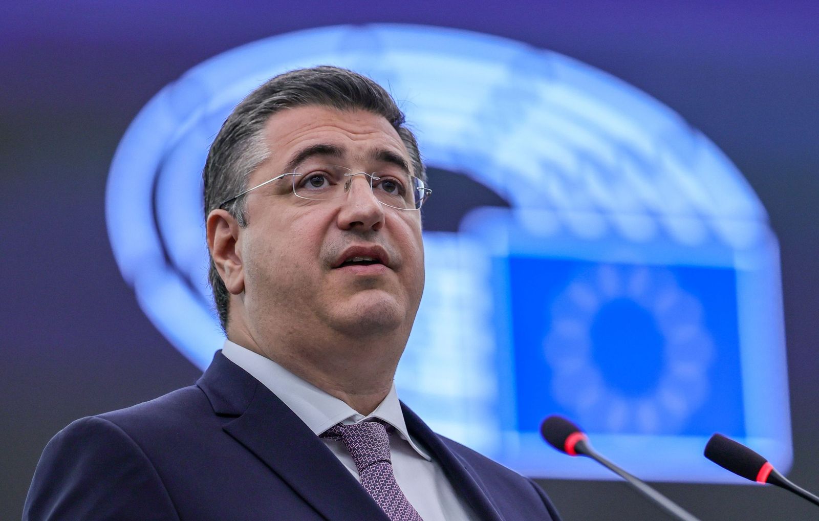 Apostolos Tzitzikostas, comisario de Transporte Sostenible y Turismo, en el Parlamento europeo.