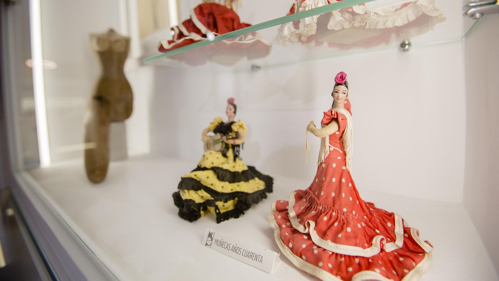 Muñecas de los años 40 expuestas en el museo.