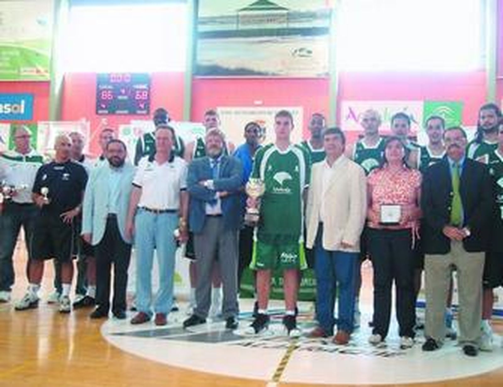 El Unicaja ha sido el justo vencedor de la Copa Andalucía, al ganar tanto al Cajasol como al CB Granada.