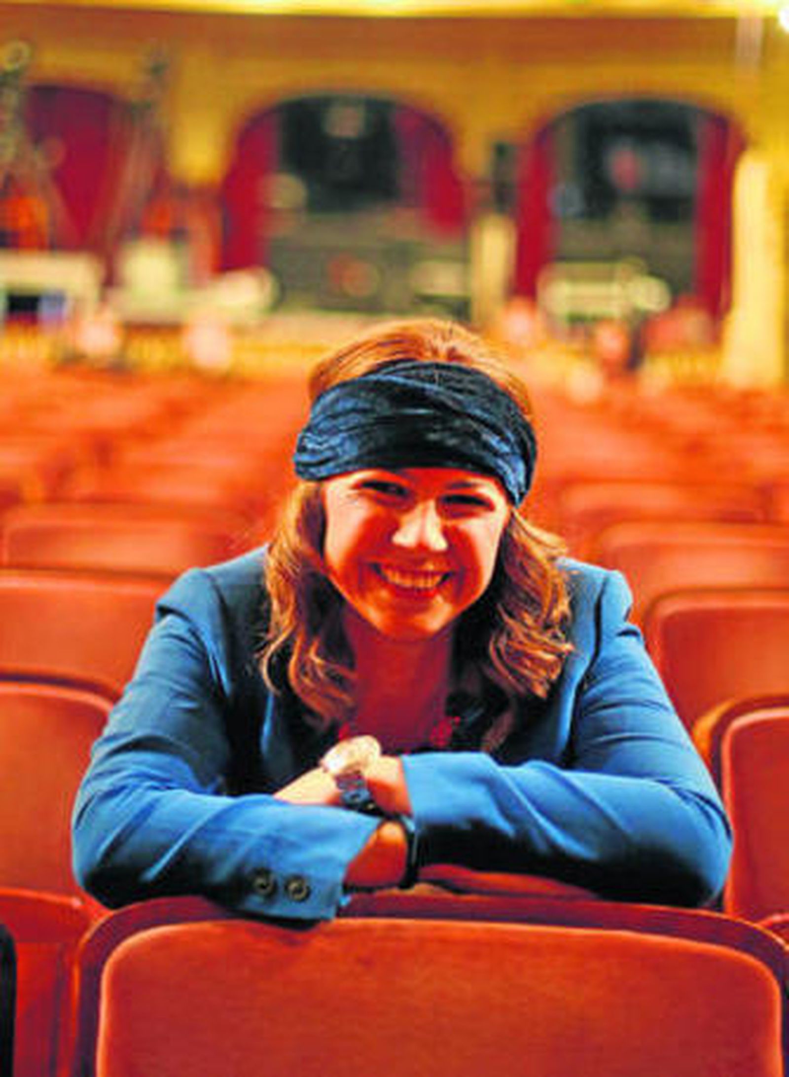 Mirian Peralta, posando ayer para 'Diario del Carnaval' en el patio de butacas del Teatro Falla.