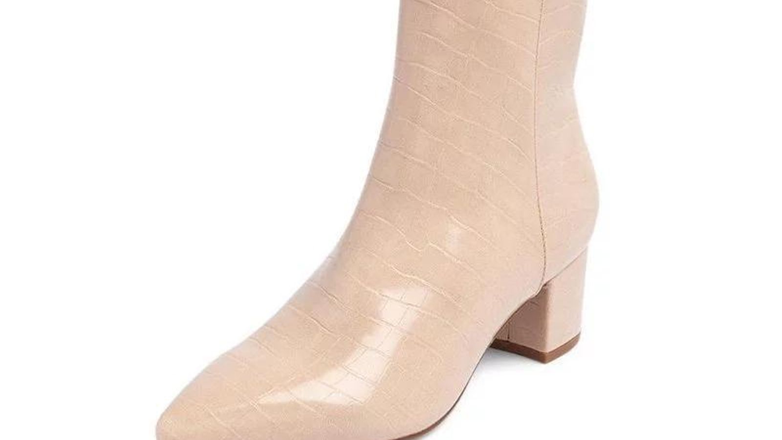 Botas bajas con puntera y tacón de Primark.