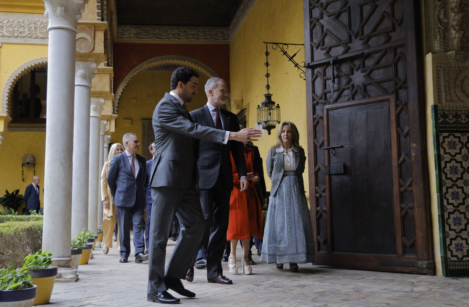 Felipe VI visita la exposición en homenaje a la duquesa de Alba