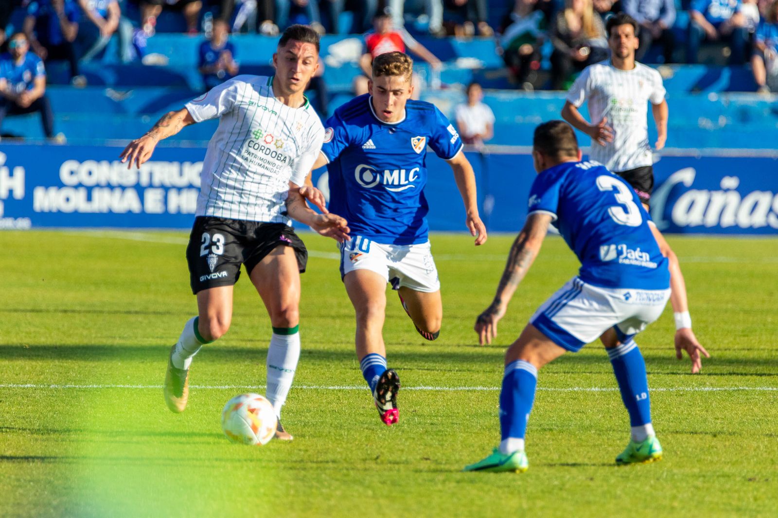 Las imágenes de la afición del Córdoba CF en Linares