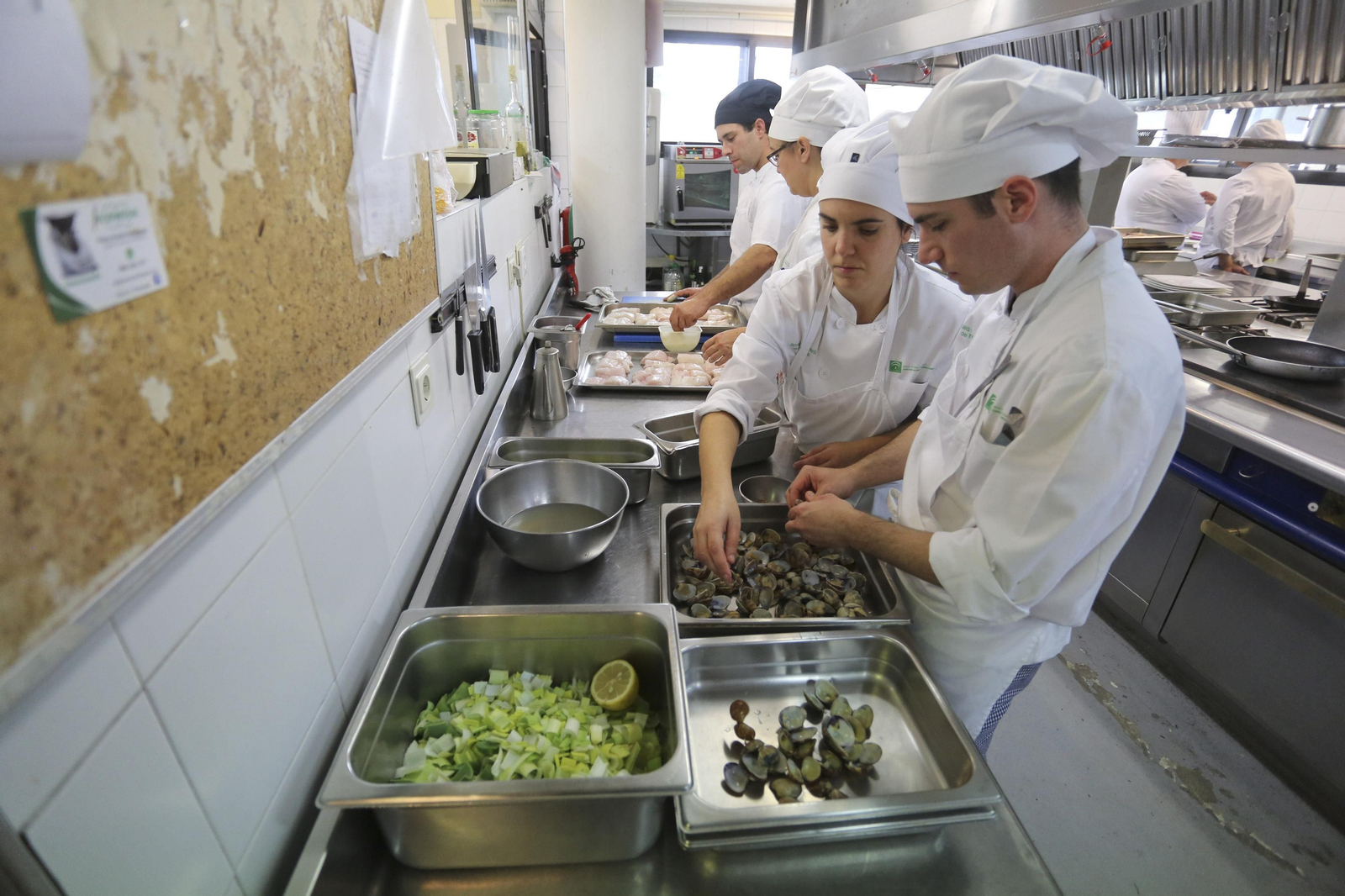 Fotos de alumnos en el restaurante de La Cónsula
