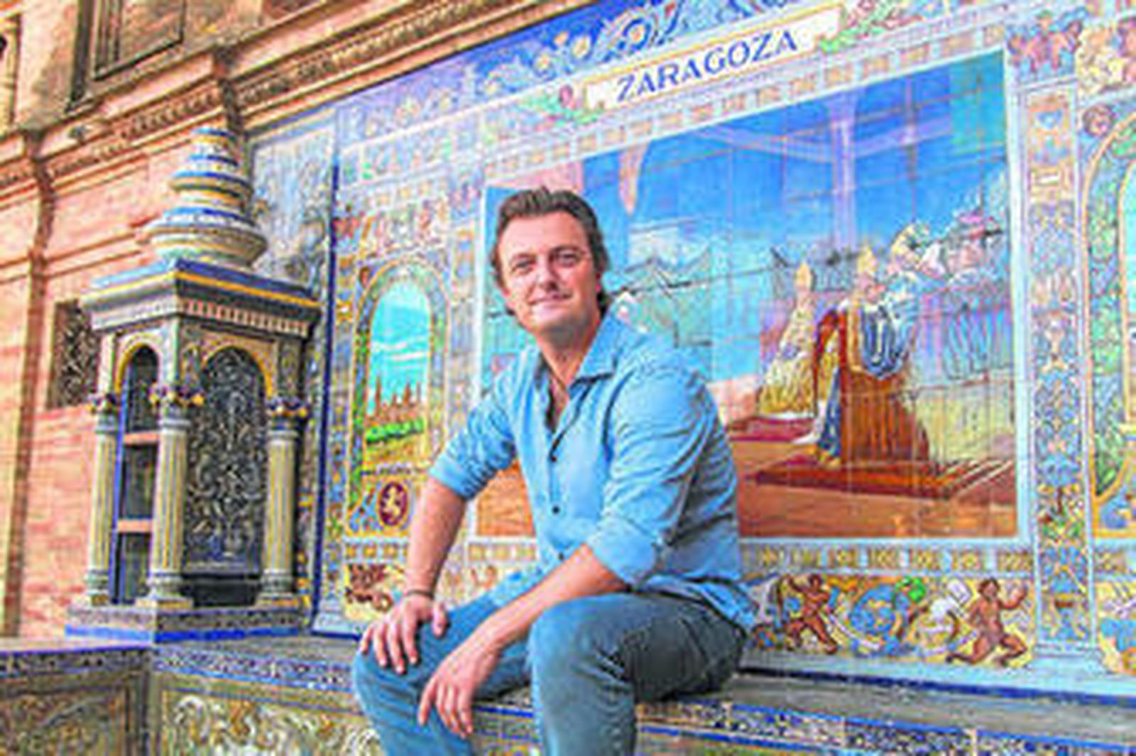 Raúl Gracia El Tato, en el banco de Zaragoza, ciudad en cuya plaza de toros pasó su infancia y tomó la alternativa.