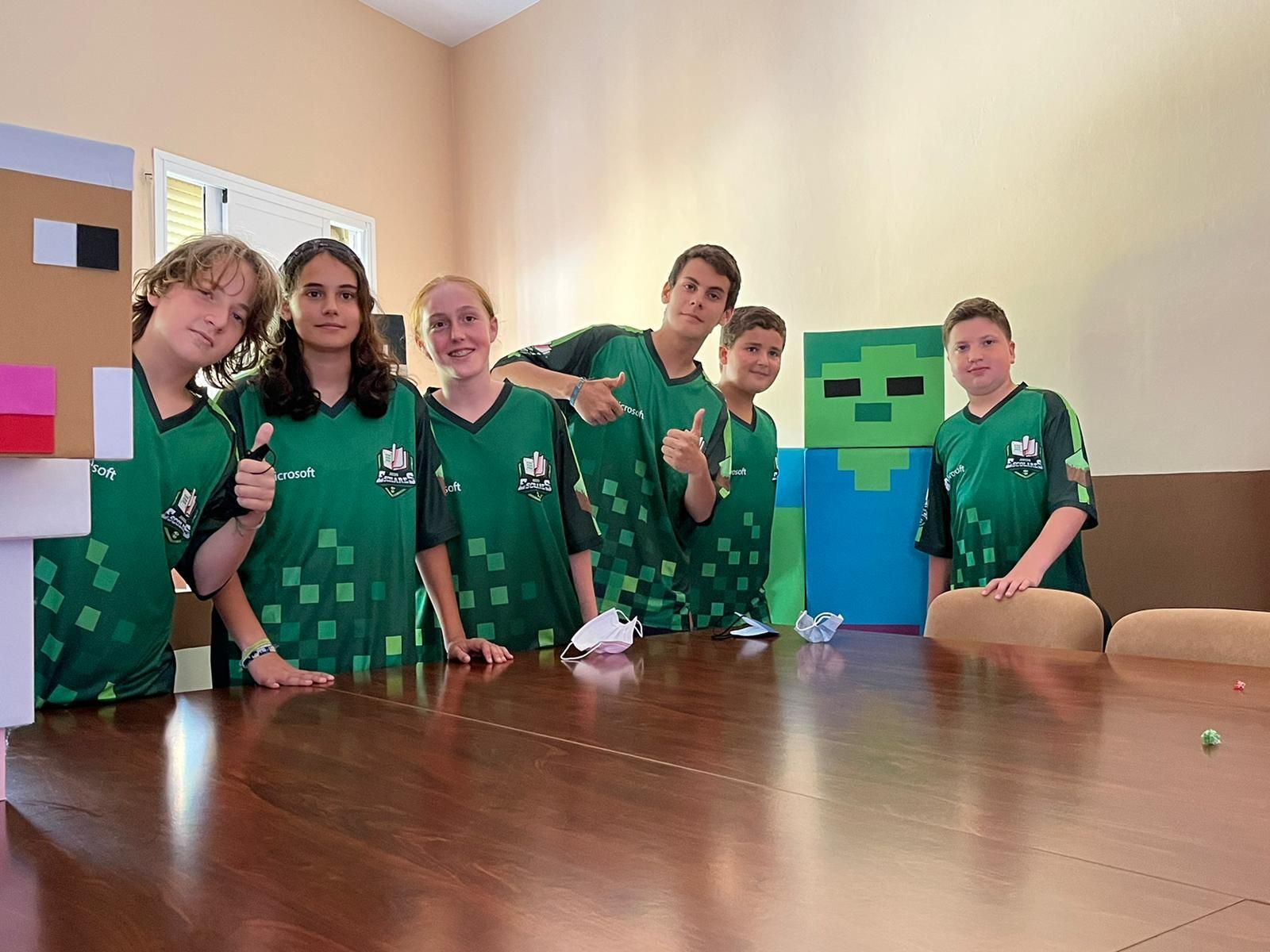 Los alumnos premiados, del centro linense Sagrado Corazón