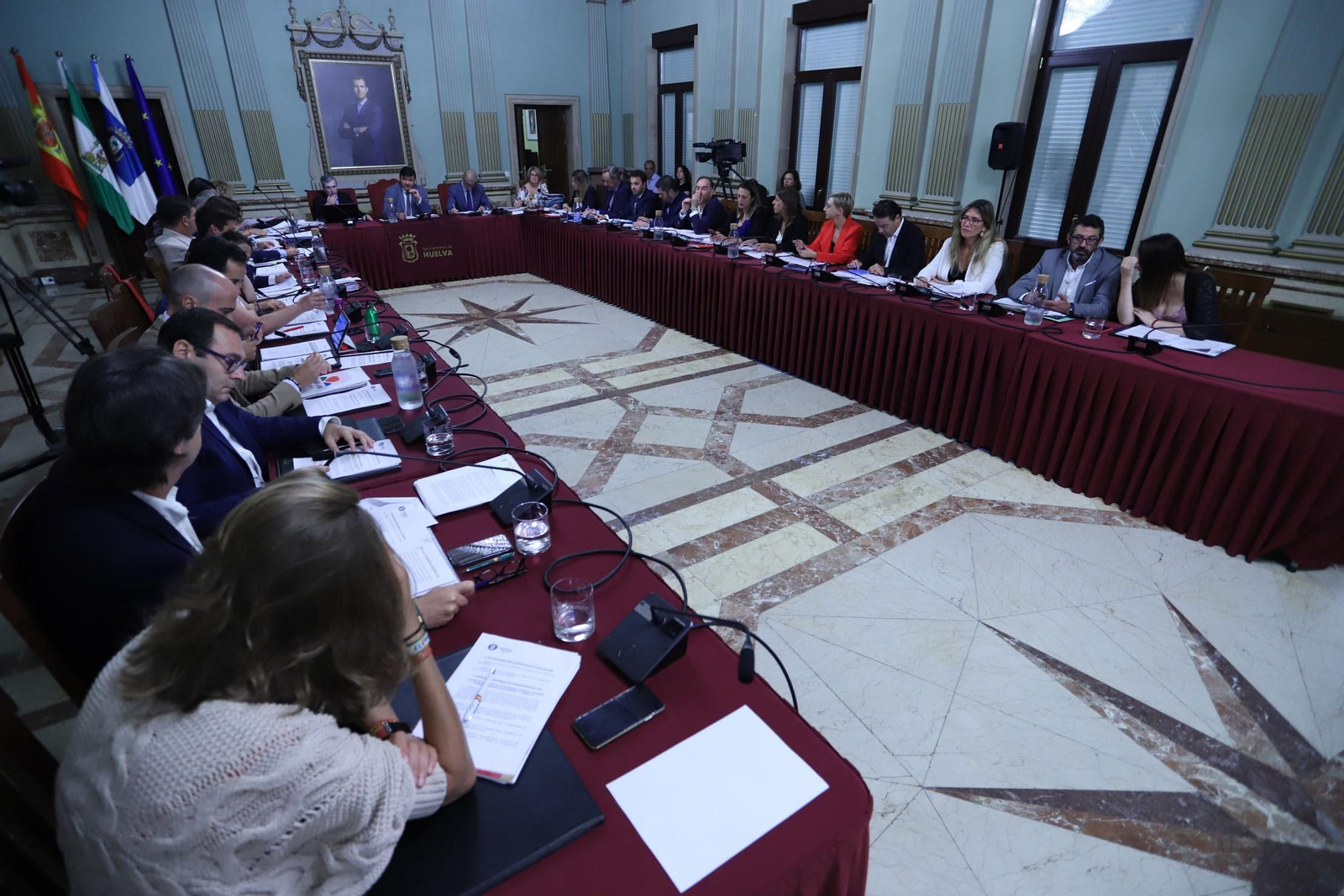 Pleno ordinario del Ayuntamiento de Huelva, presidido por el alcalde de la Ciudad, Gabriel Cruz.
