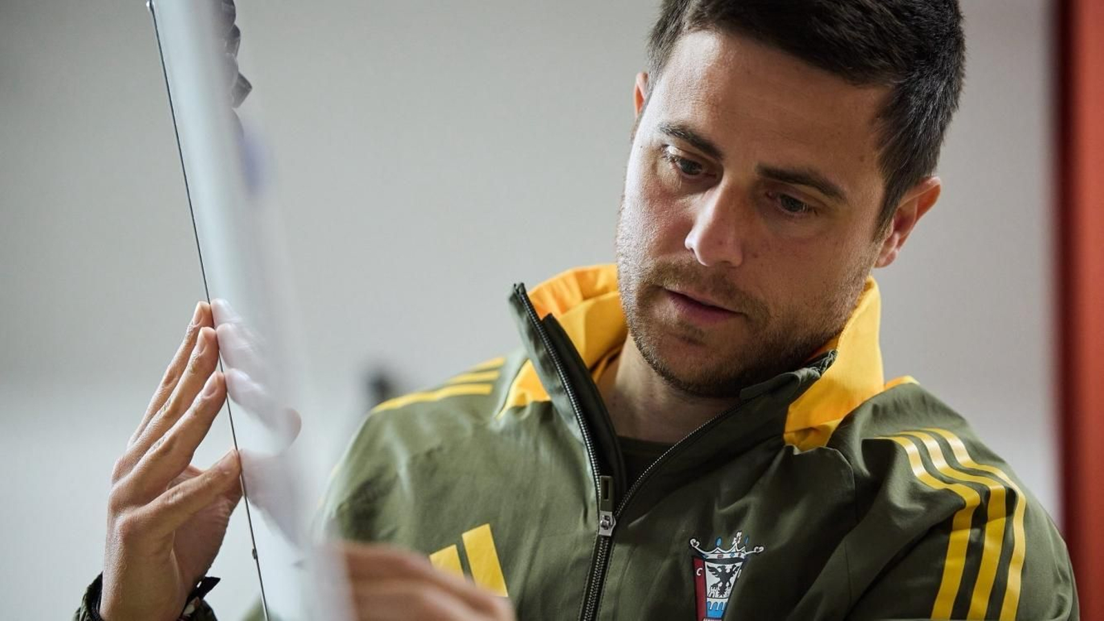 El entrenador italiano analiza algunos aspectos del juego con su plantilla.