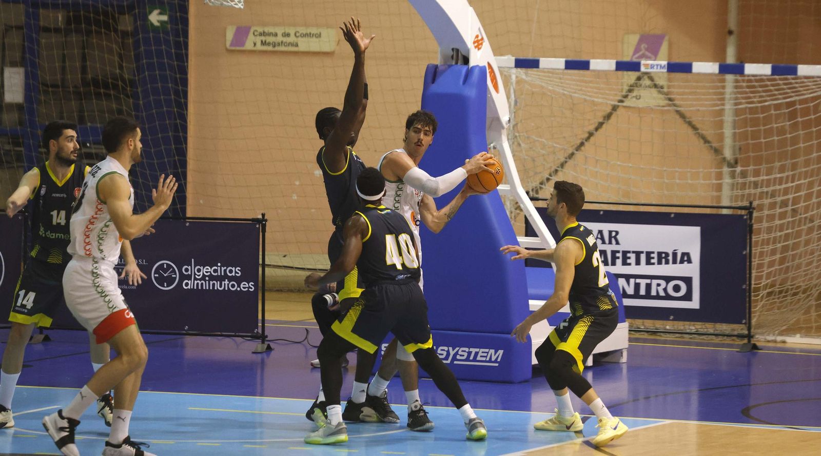 Las fotos del Udea Algeciras - Caja 87 de la Segunda FEB de baloncesto