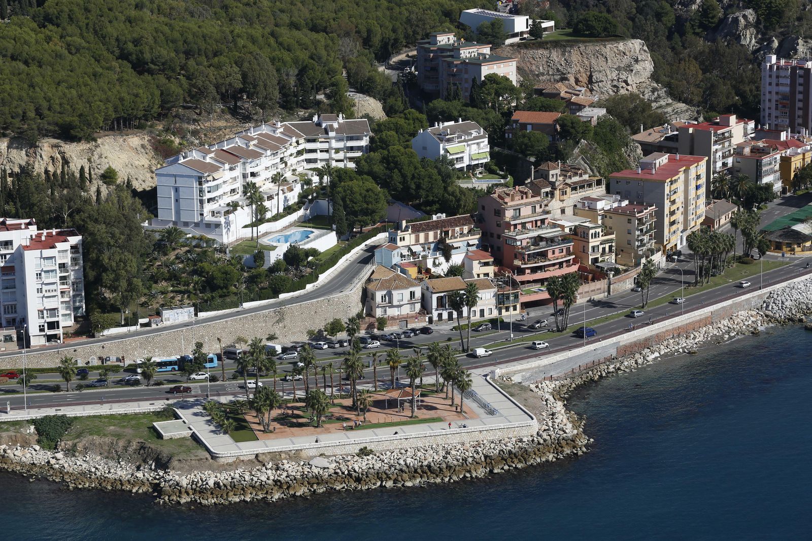 Vista del Parque del Morlaco y la sede del OMAU, junto a la que se localiza uno de los suelos más costosos.