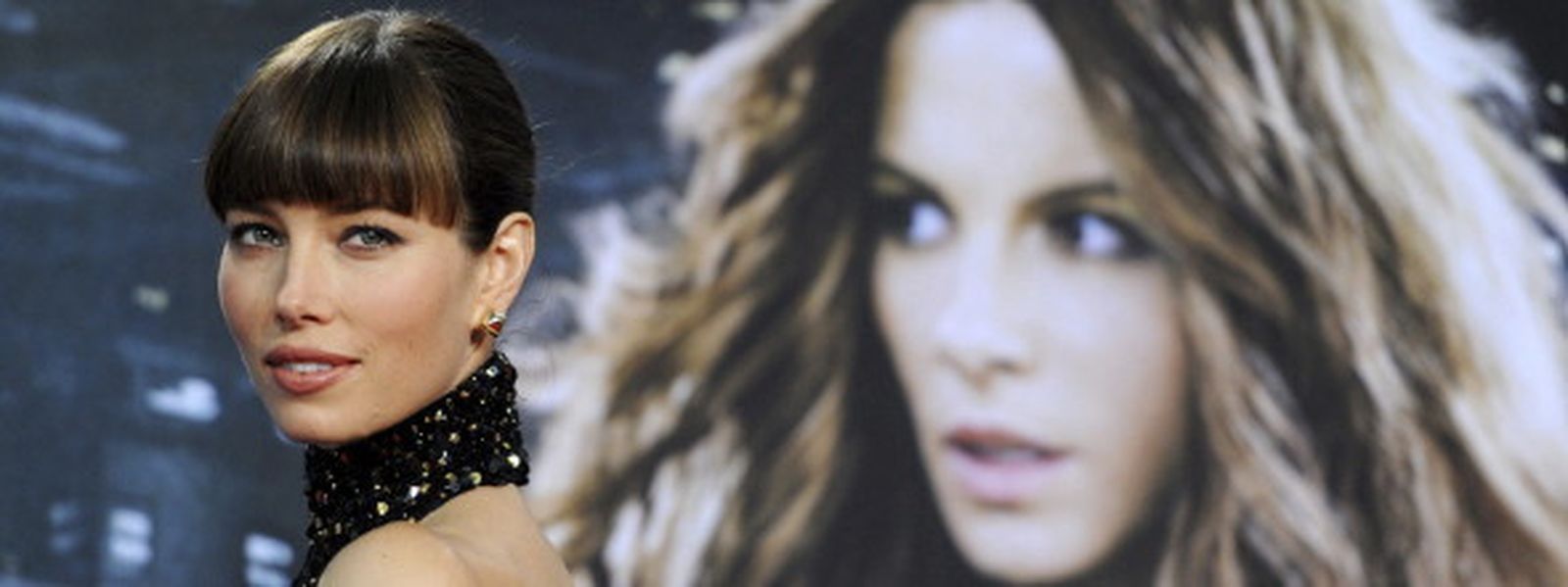 La actriz Kate Beckinsale con un vestido de Naeem Khan en la premiere de su película.