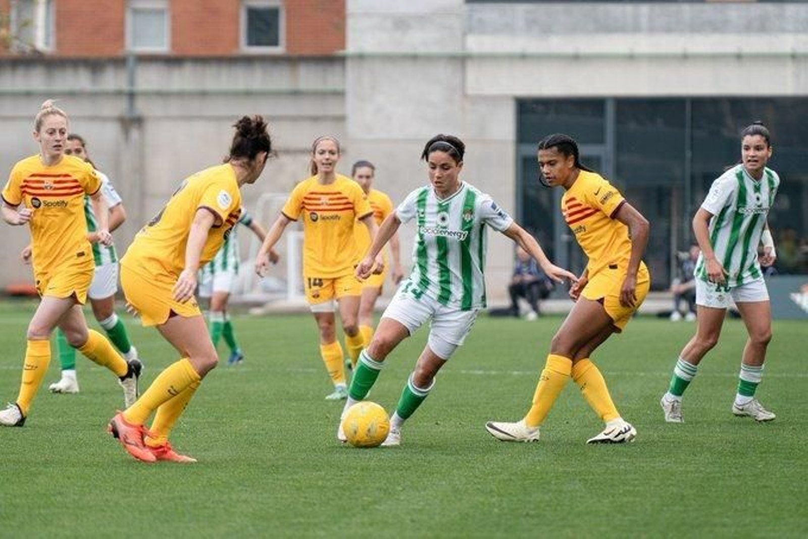 Lance del partido disputado en la ciudad deportiva.
