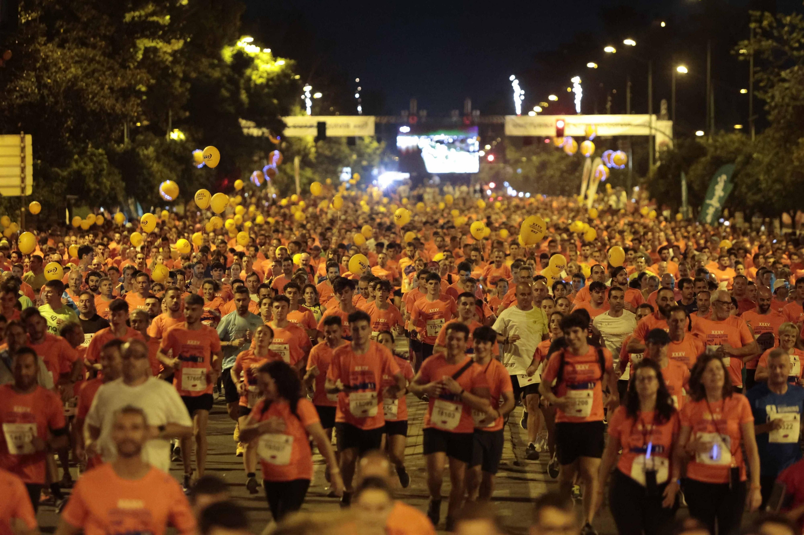 Búscate en las fotos de la Carrera Nocturna