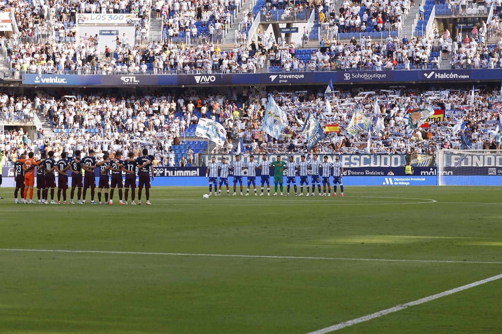 Ambos equipos antes del Málaga CF - SD Eibar