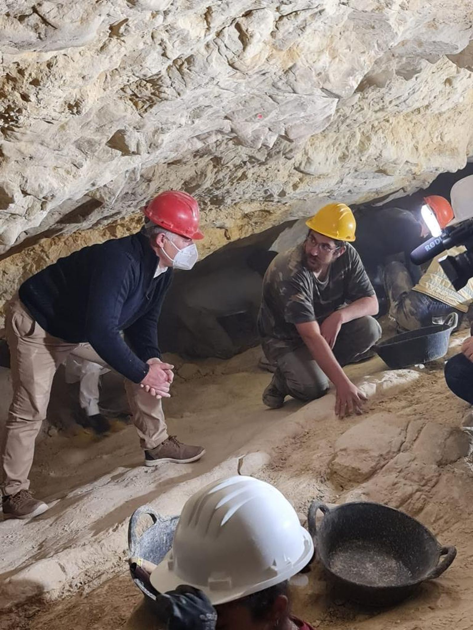 Trabajos en la cueva de Castril.