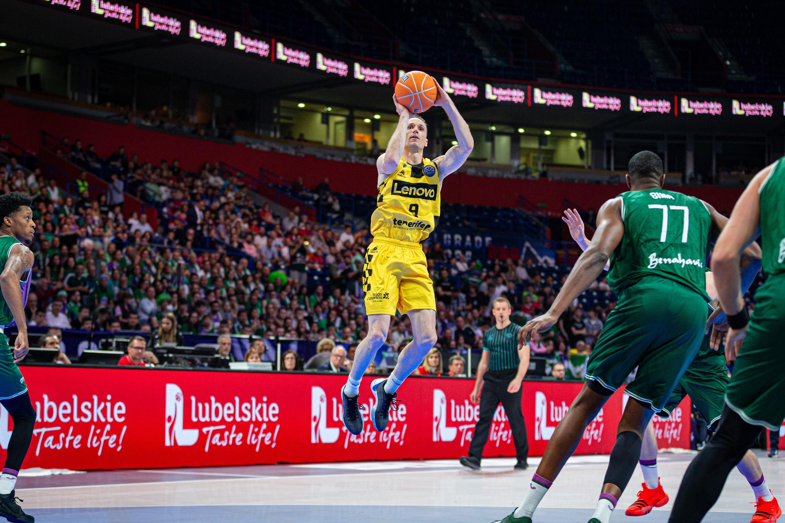 Las fotos de la final de la BCL entre Lenovo Tenerife y Unicaja Baloncesto