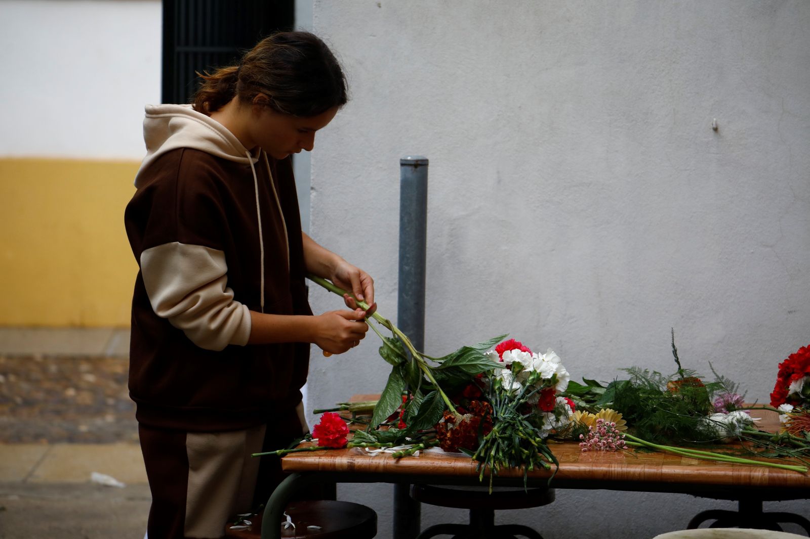 La guerrilla floral que pone el punto y final a Flora 2023 en Córdoba, en imágenes