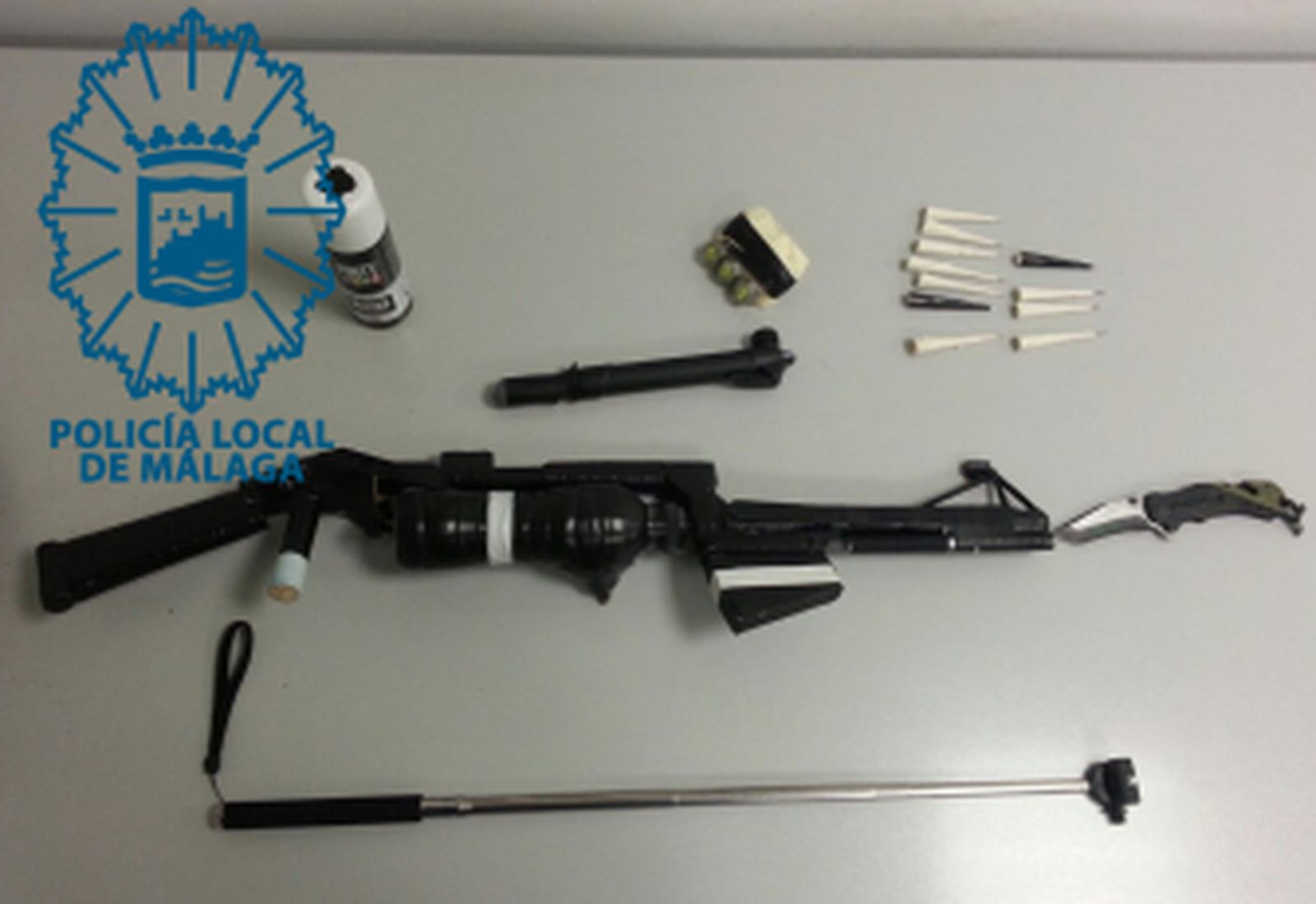 Sorprendidos dos menores armados con una escopeta artesanal y una navaja