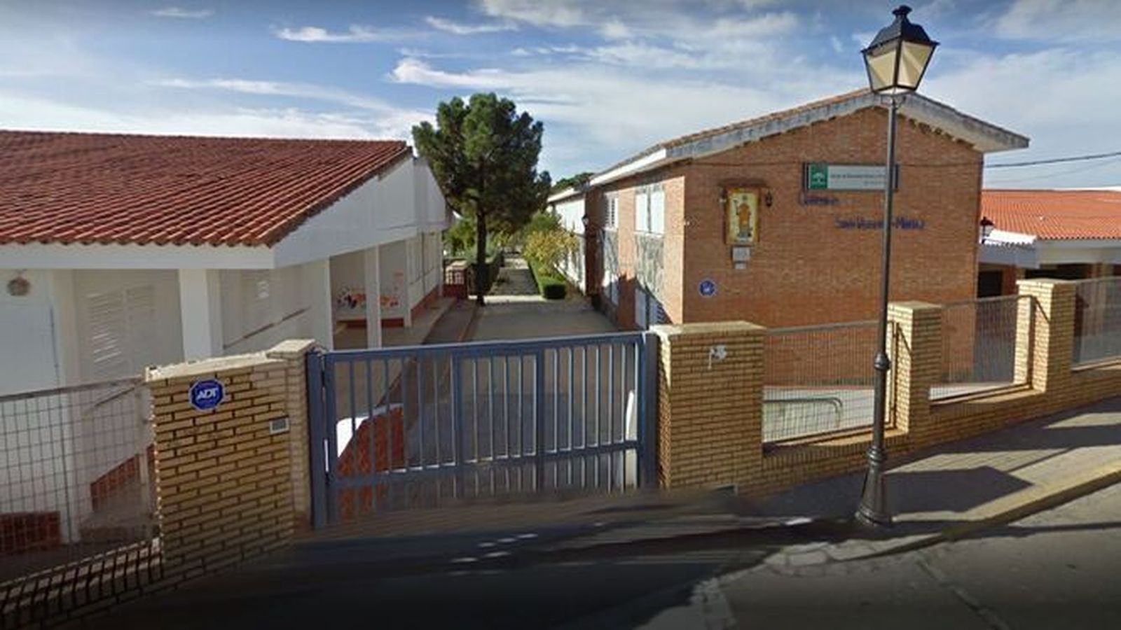 Exterior del colegio San Vicente Mártir de Zalamea