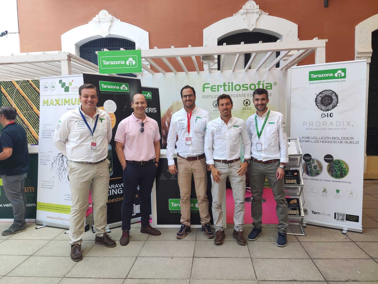 Más de medio centenar de empresas participan en el Congreso de Frutos Rojos