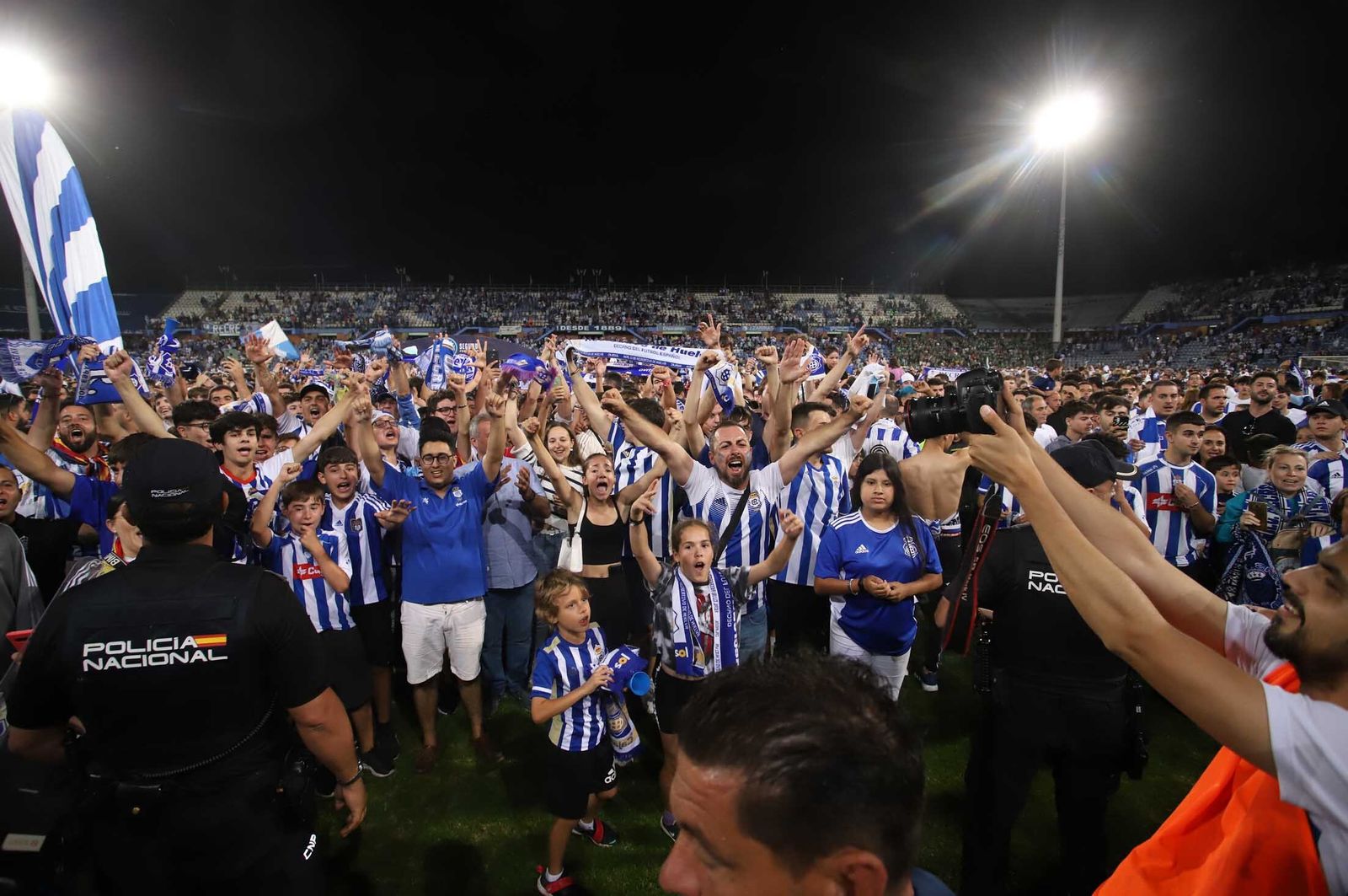 Imágenes del ascenso del Recreativo de Huelva contra el Cacereño