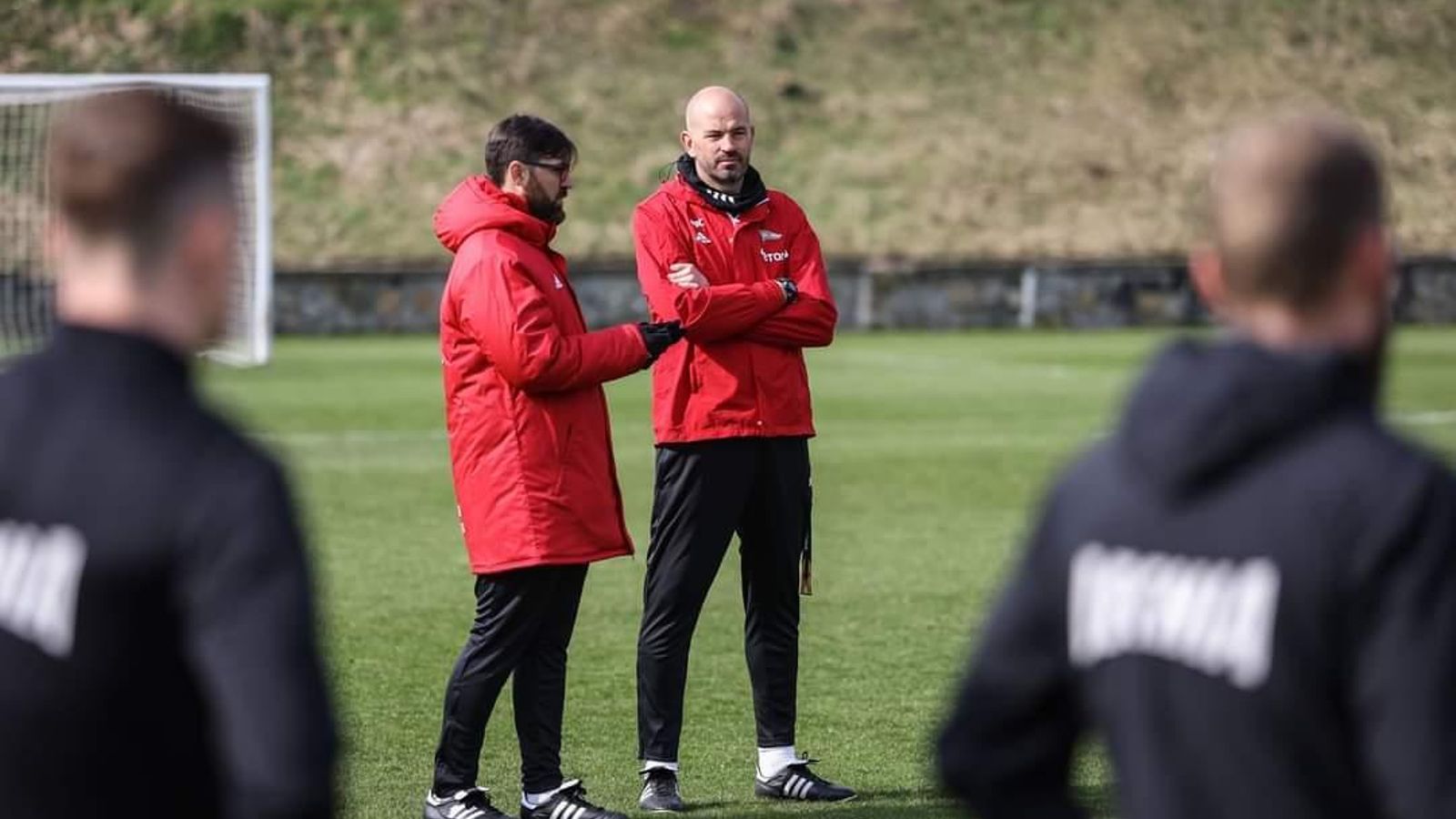 El técnico jerezano, en un entreno con el Lechia. El técnico jerezano, en un entreno con el Lechia.