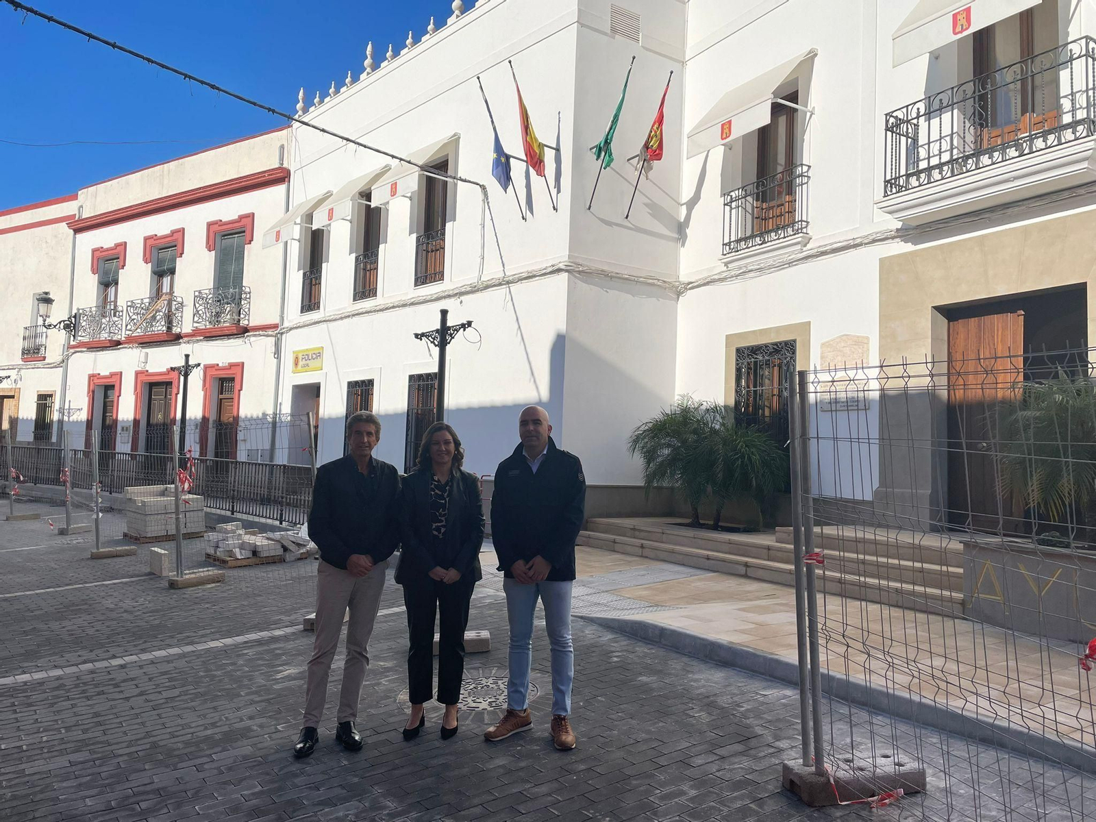 La delegada de Administración Local visita el municipio.