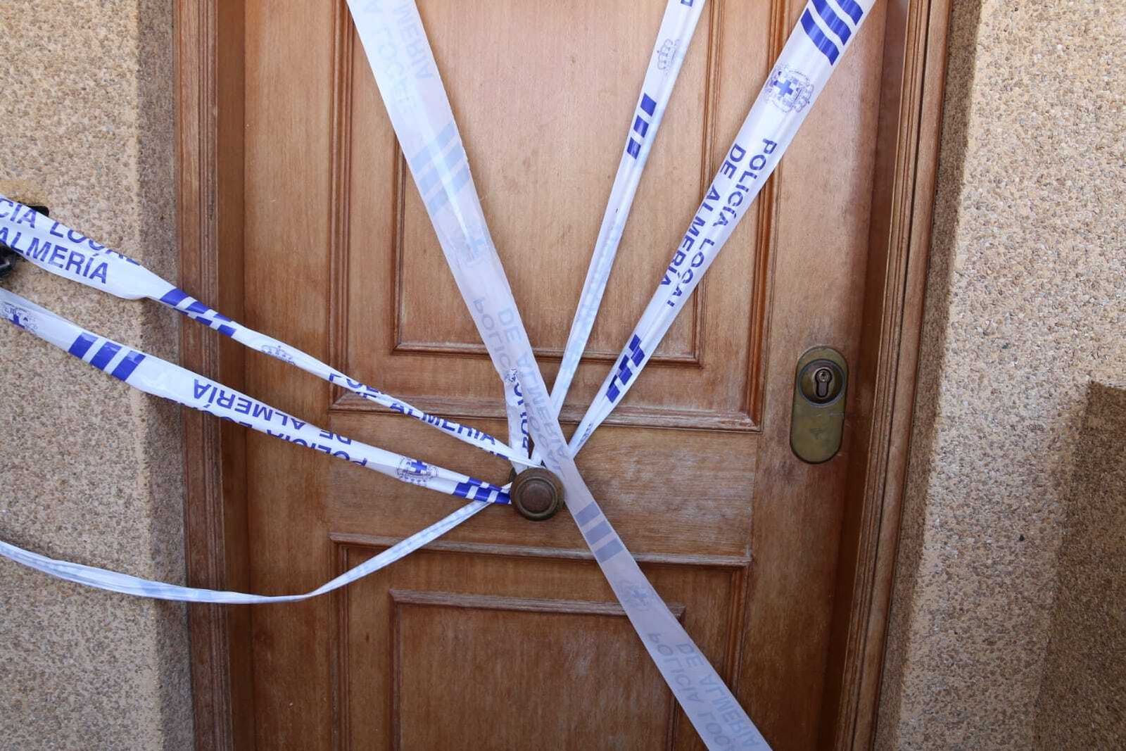 Dos menores y su madre mueren en un incendio intencionado en El Alquián