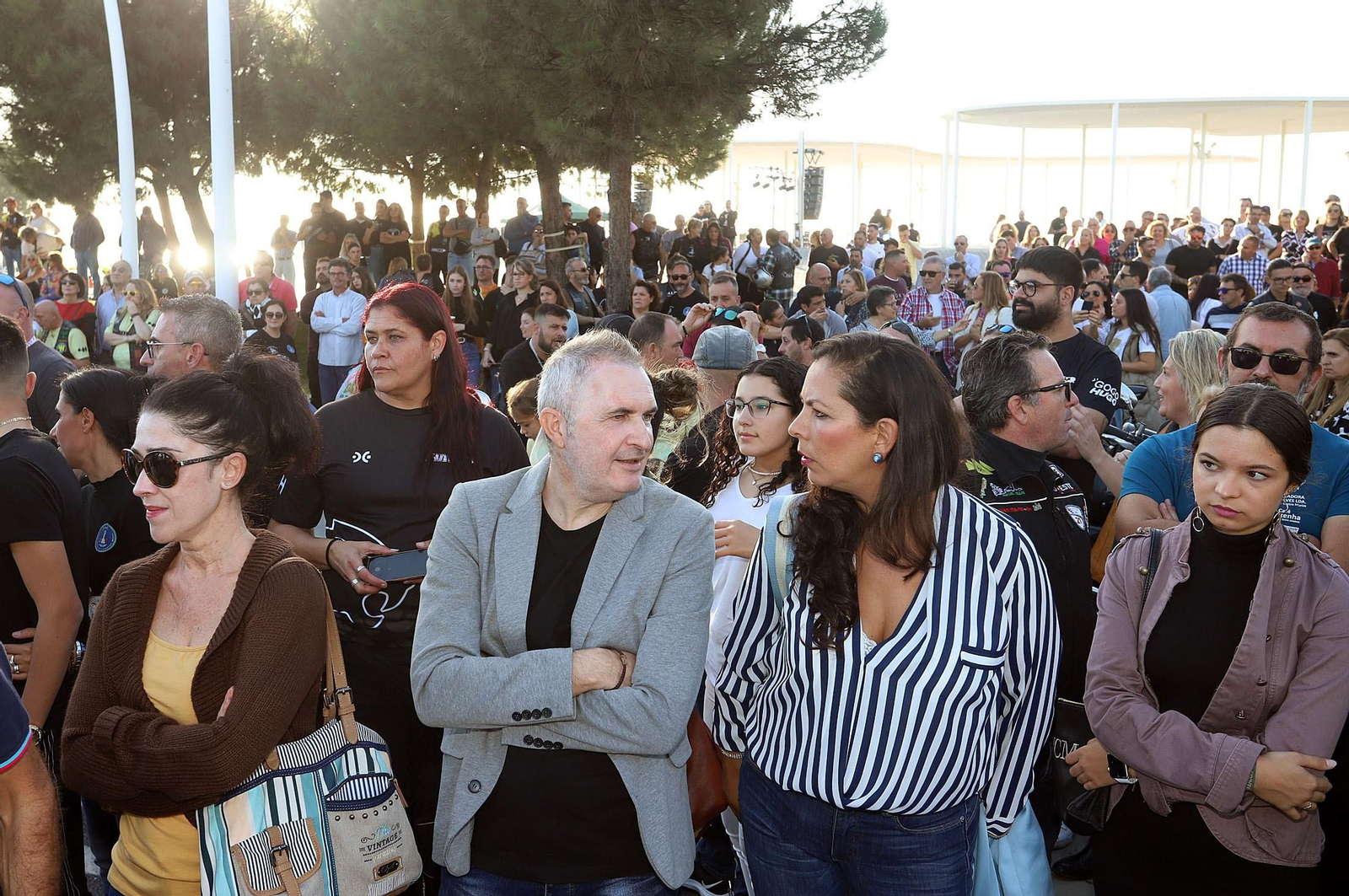 Imágenes del monumento a Súper Hugo en la rotonda frente al Nuevo Colombino