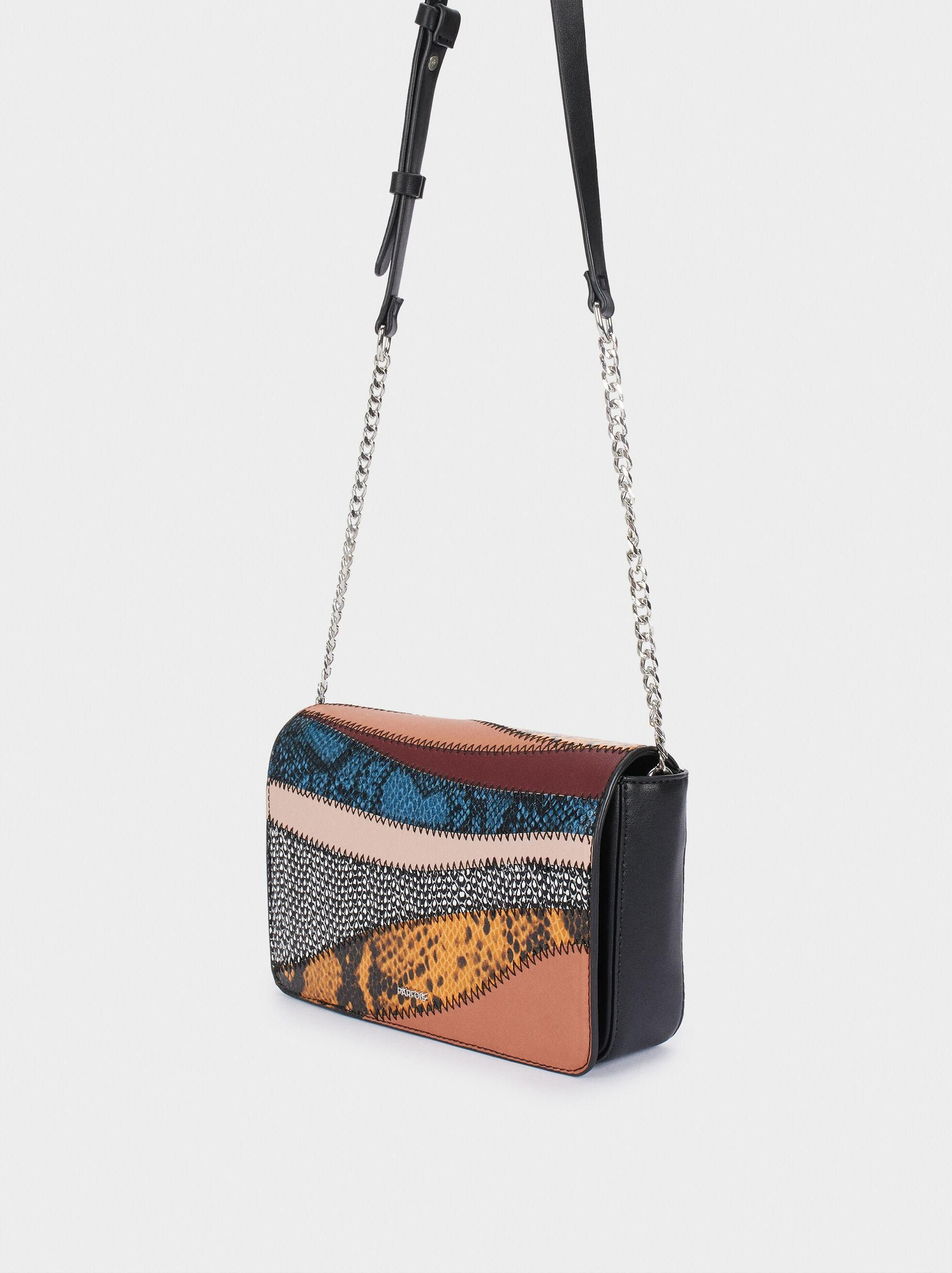 El bolso de estampado 'animal print' de Parfois.