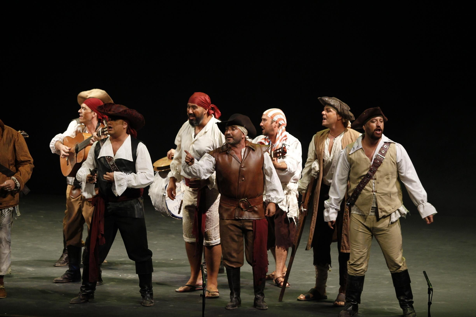 La formación 'Los Piratas' de Antonio Martínez Ares durante su actuación.