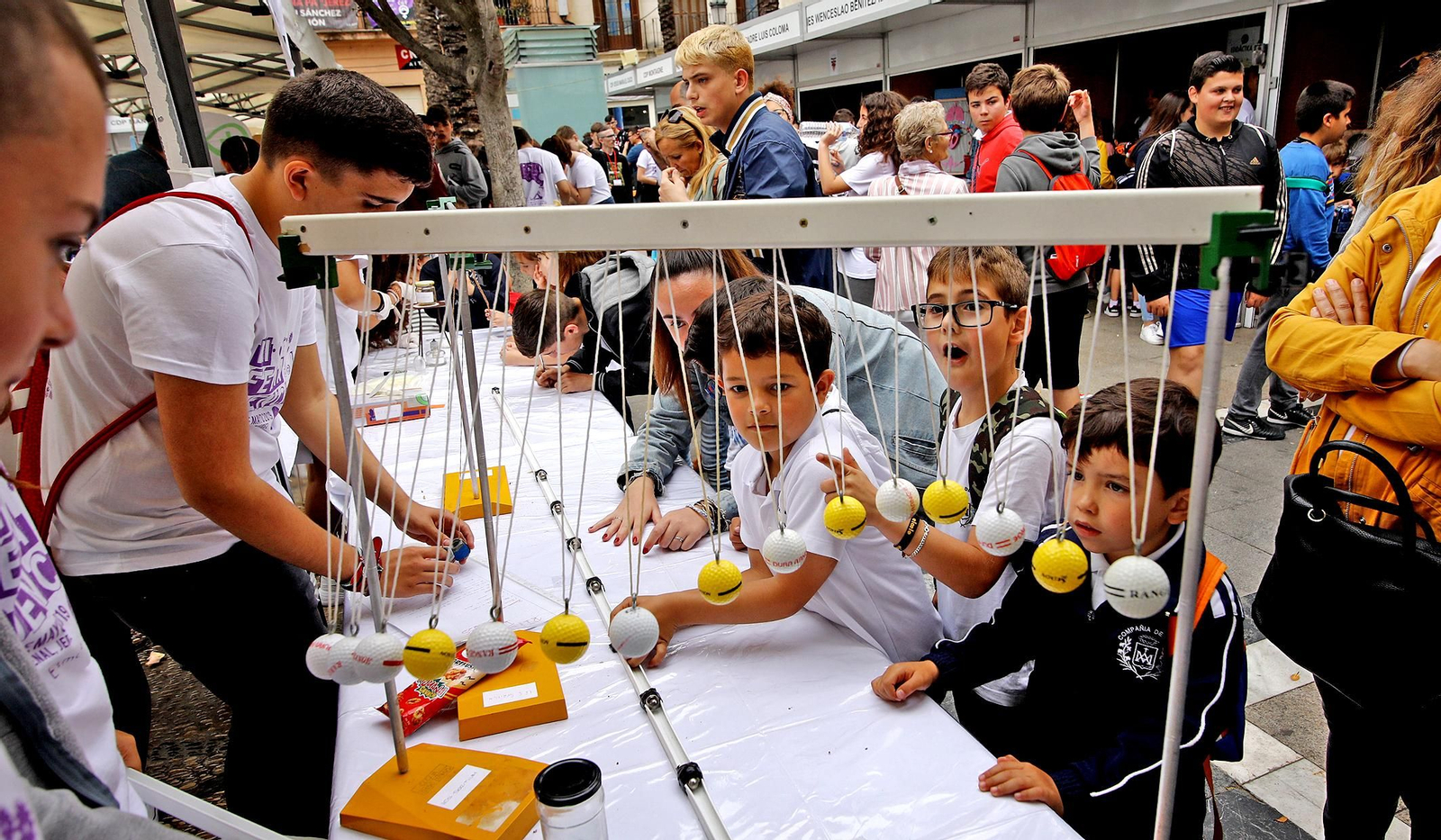 Imágenes de la VII Feria de la Ciencia en la Calle