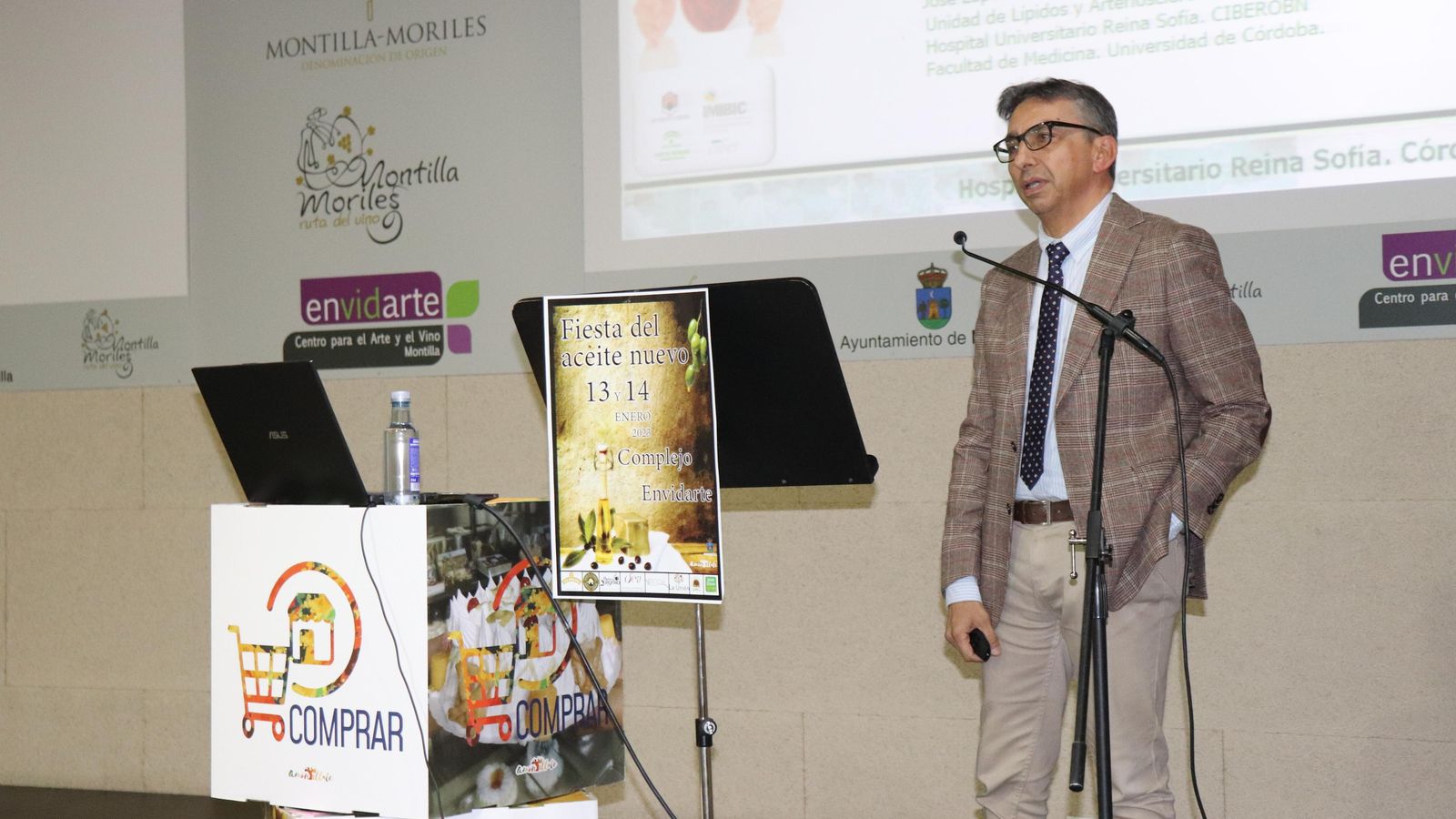 El doctor José López Miranda, durante su pregón de inauguración del certamen.