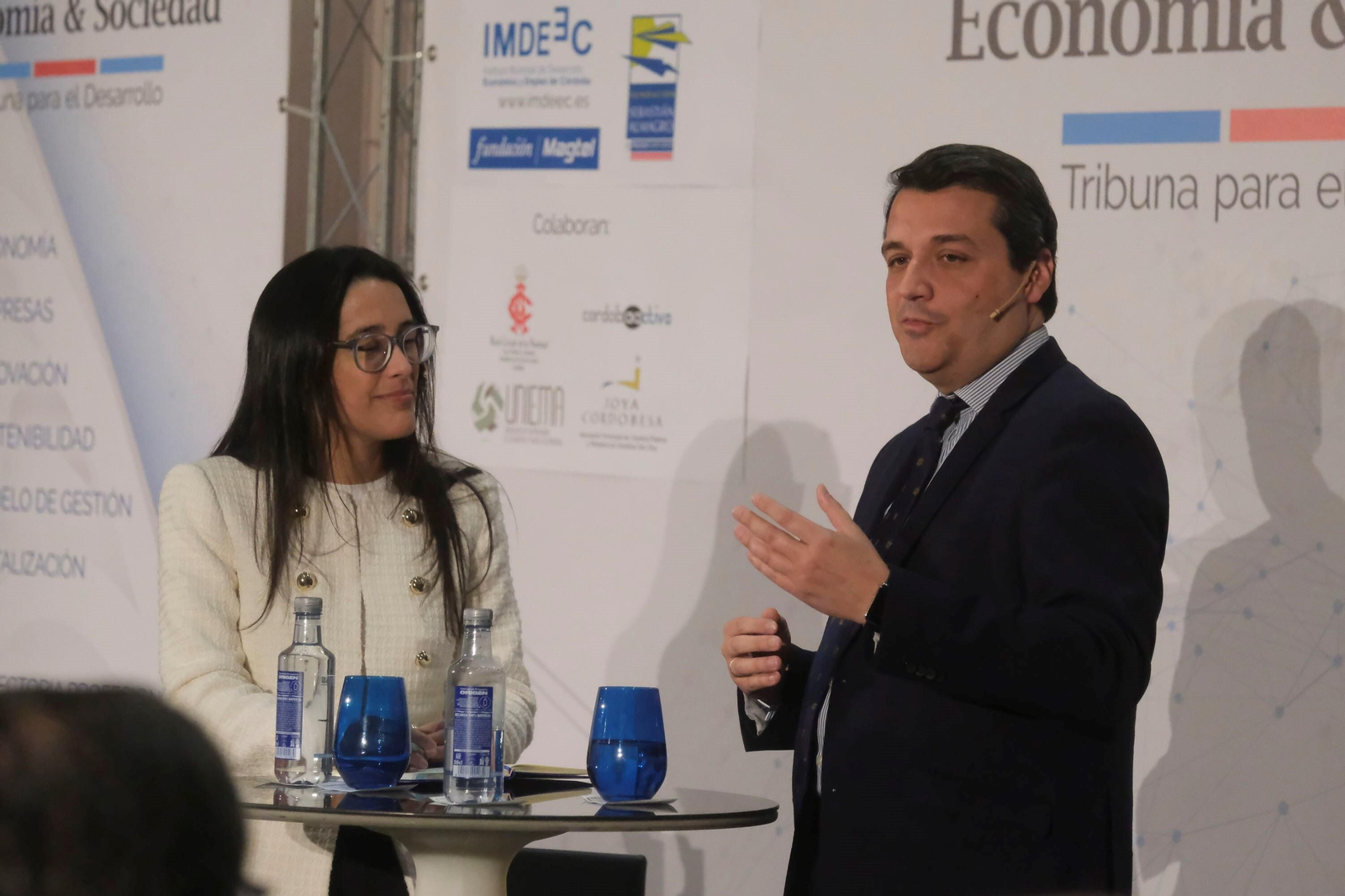 El foro Economía y Sociedad de Asfaco con el alcalde de Córdoba, en imágenes
