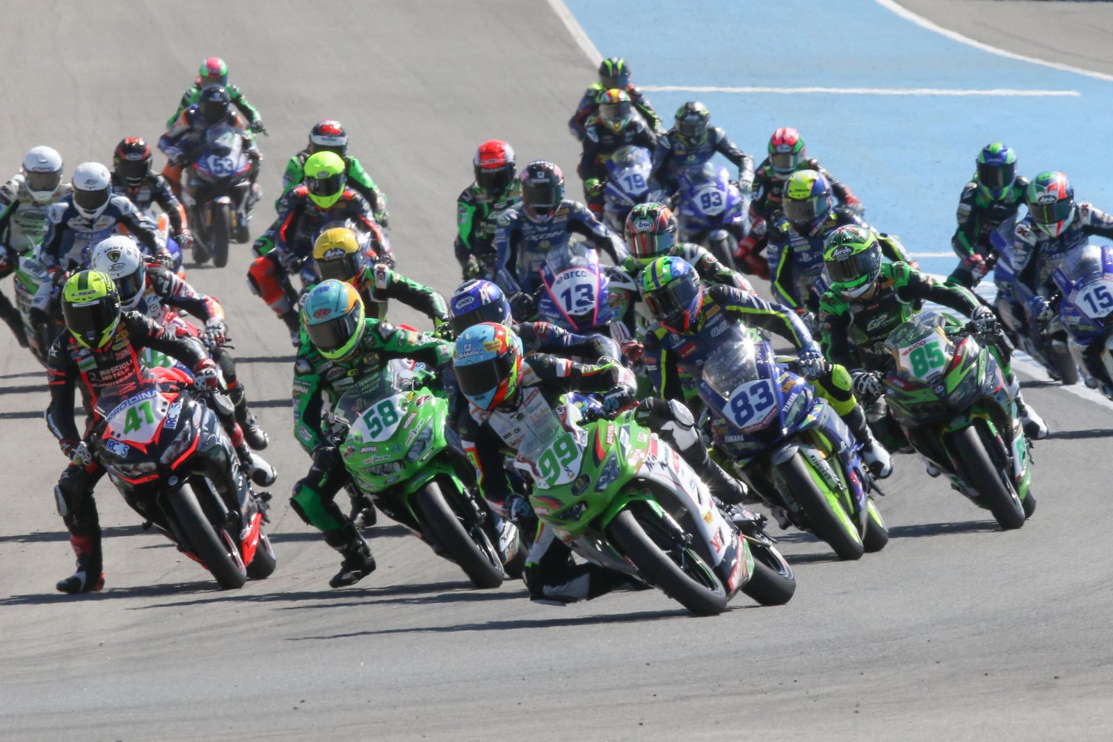 Adrián Huertas se queda a cero en Jerez y tendrá que pelear por el título en Portimao.