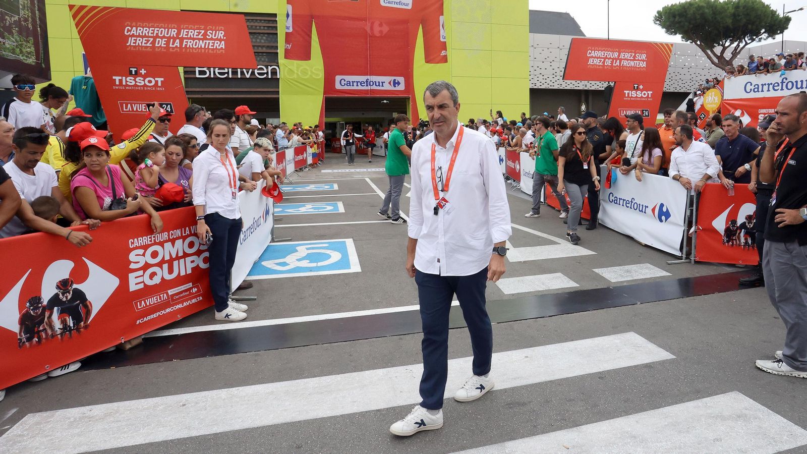 Así fue la salida de la Vuelta España desde Carrefour Sur en Jerez