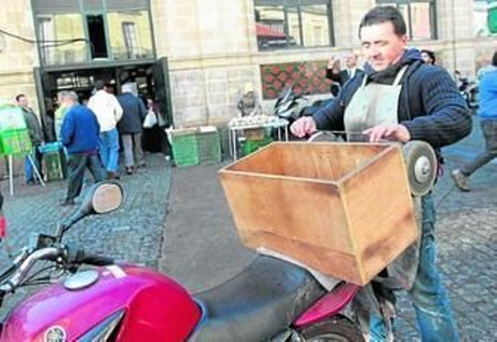 José Luis Ramírez, frente al Mercado de Abastos del centro.