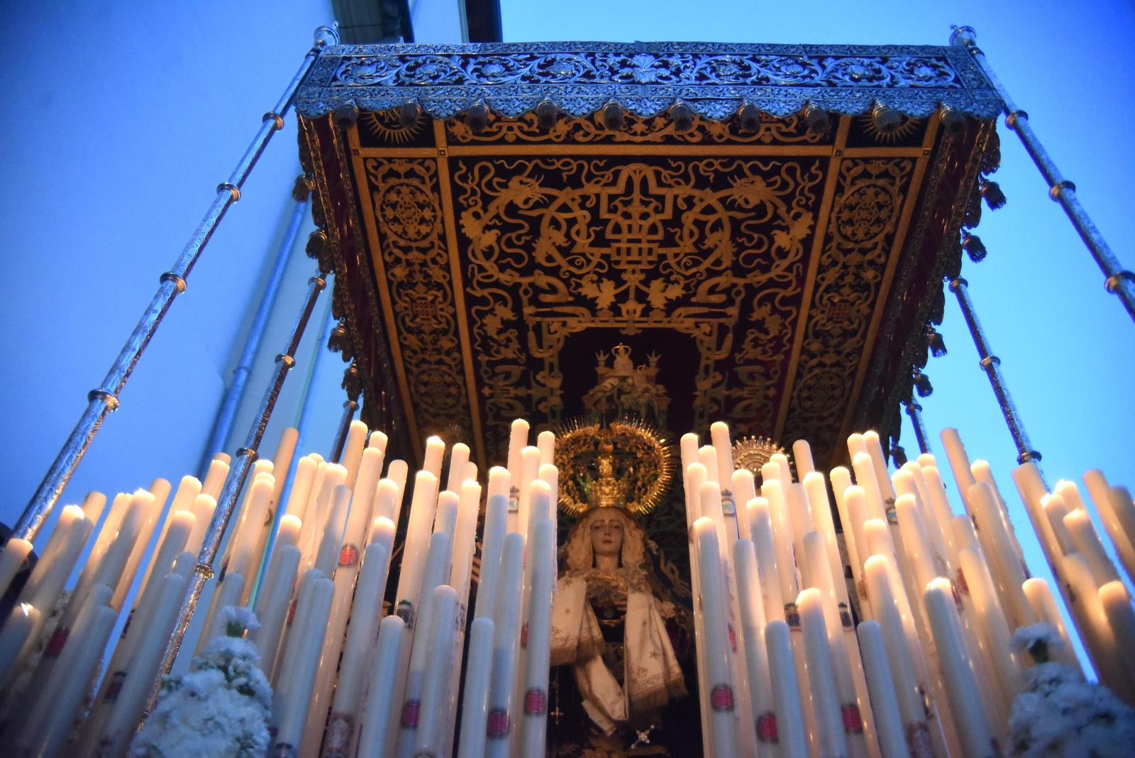 La procesión del Santo Sepulcro en este Viernes Santo de Córdoba, en imágenes