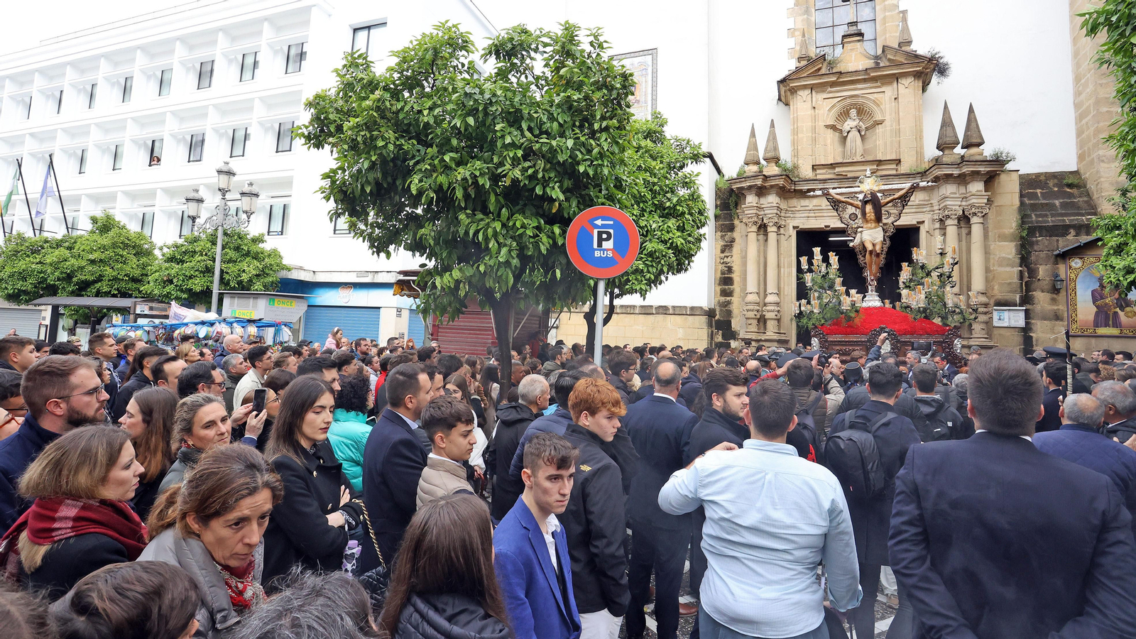 Las Viñas y El Cristo vuelven a sus templos