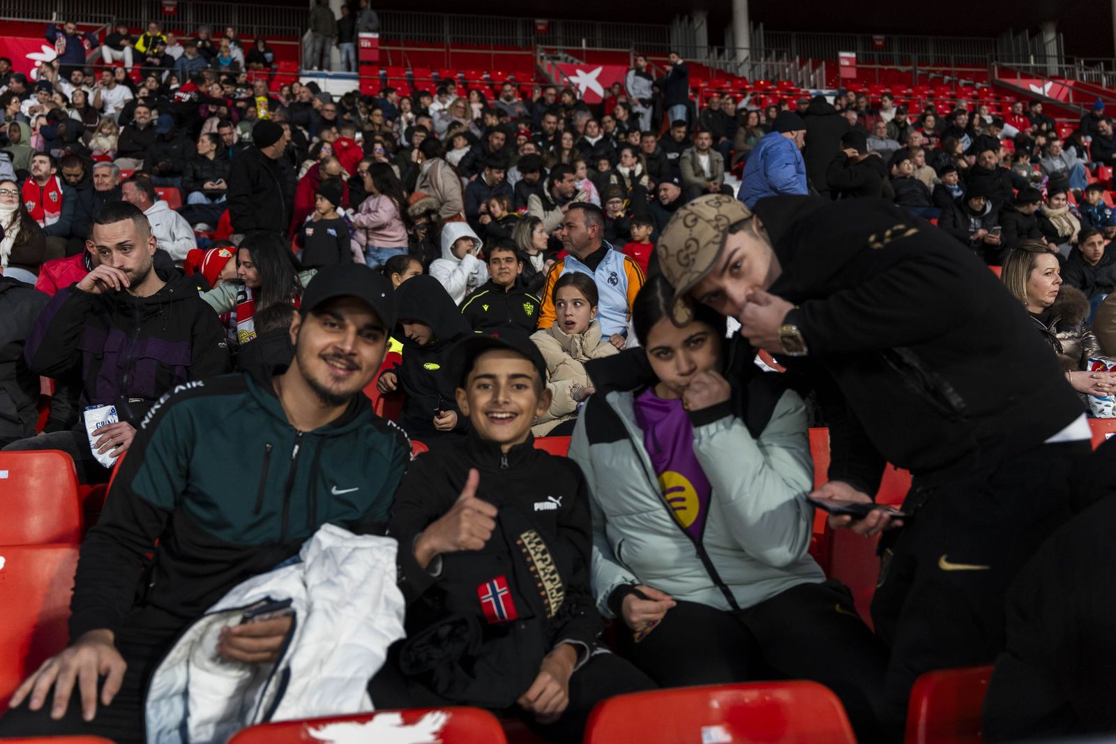 Fotogalería del partido homenaje a Guillermo Blanes entre los veteranos de la UD Almería y el FC Barcelona