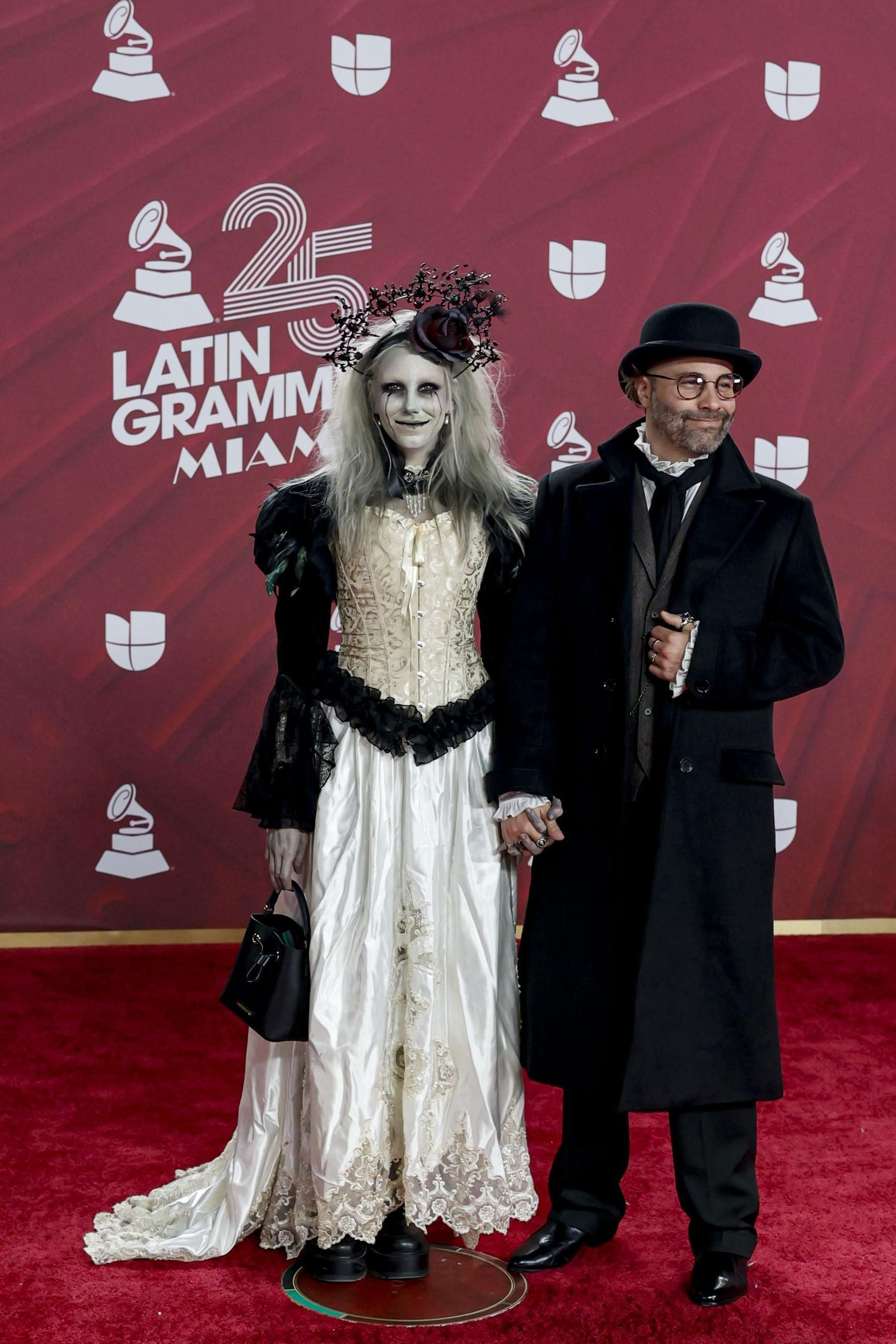 Todos los famosos, tendencias y curiosidades en la alfombra roja de la 25 edición de los Grammy Latinos