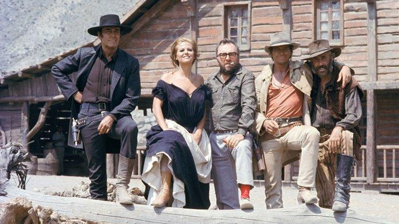 Henry Fonda, Claudia Cardinale, Sergio Leonne, Charles Bronson and Jason Robards en el rodaje de Hasta que llegó su hora.