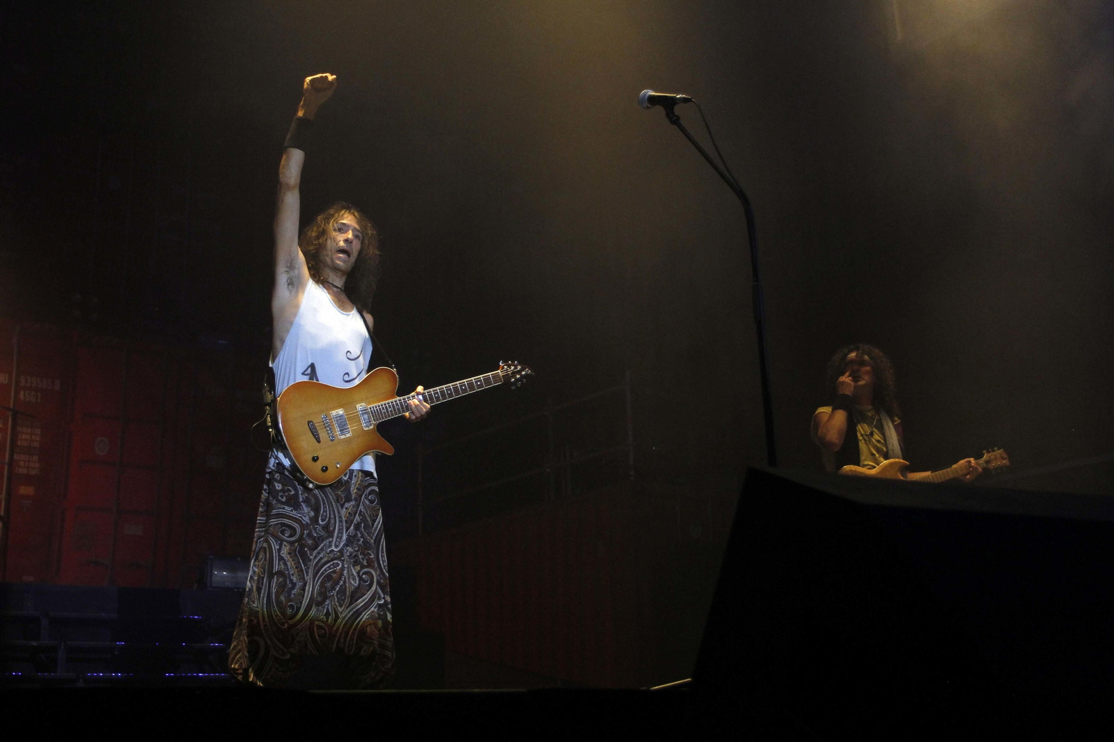 Robe Iniesta, durante un concierto con Extremoduro