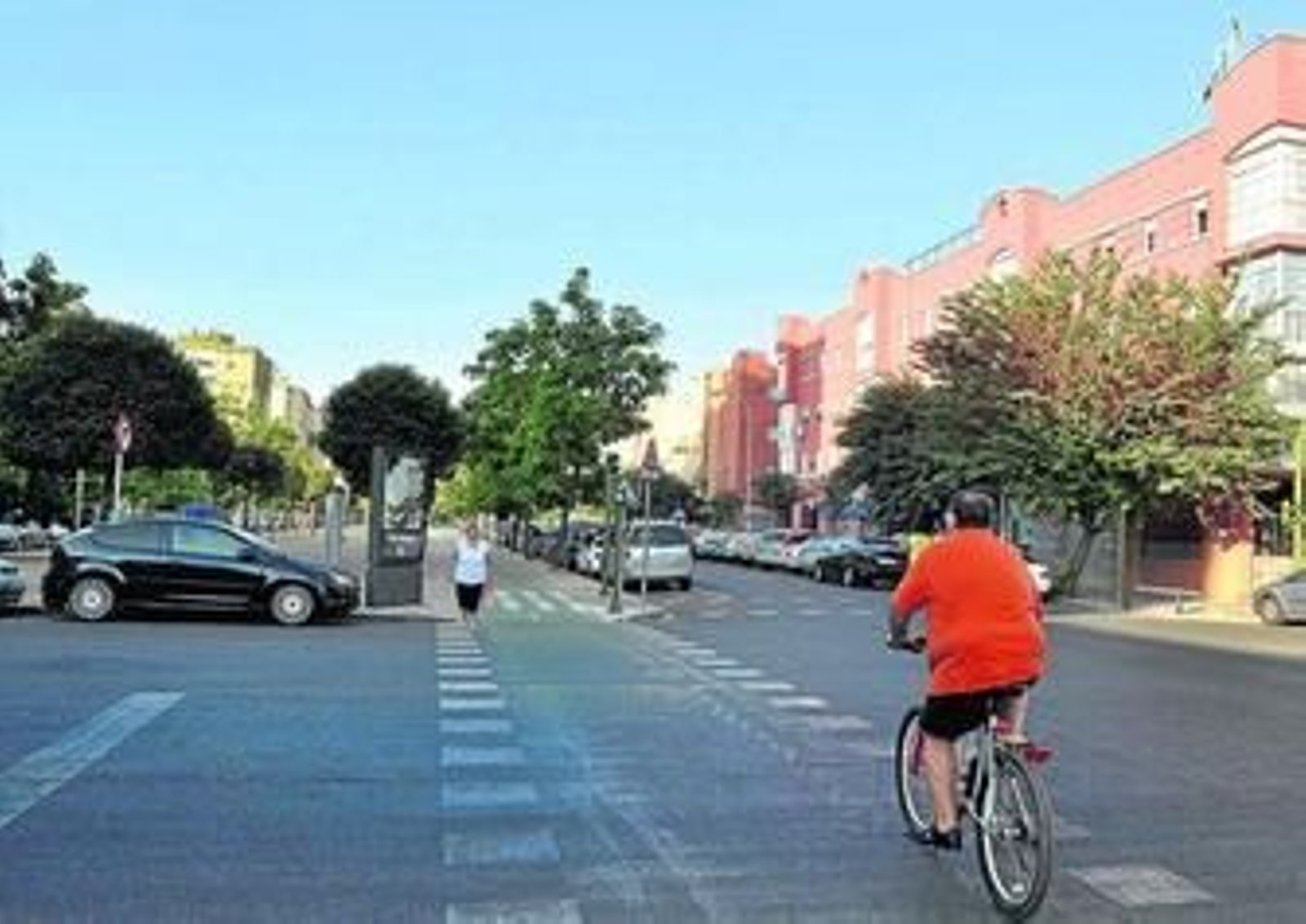 La calle Agricultores de Pino Montano será una de las que acojan las primeras obras del Metro cuando se inicie la línea 3.