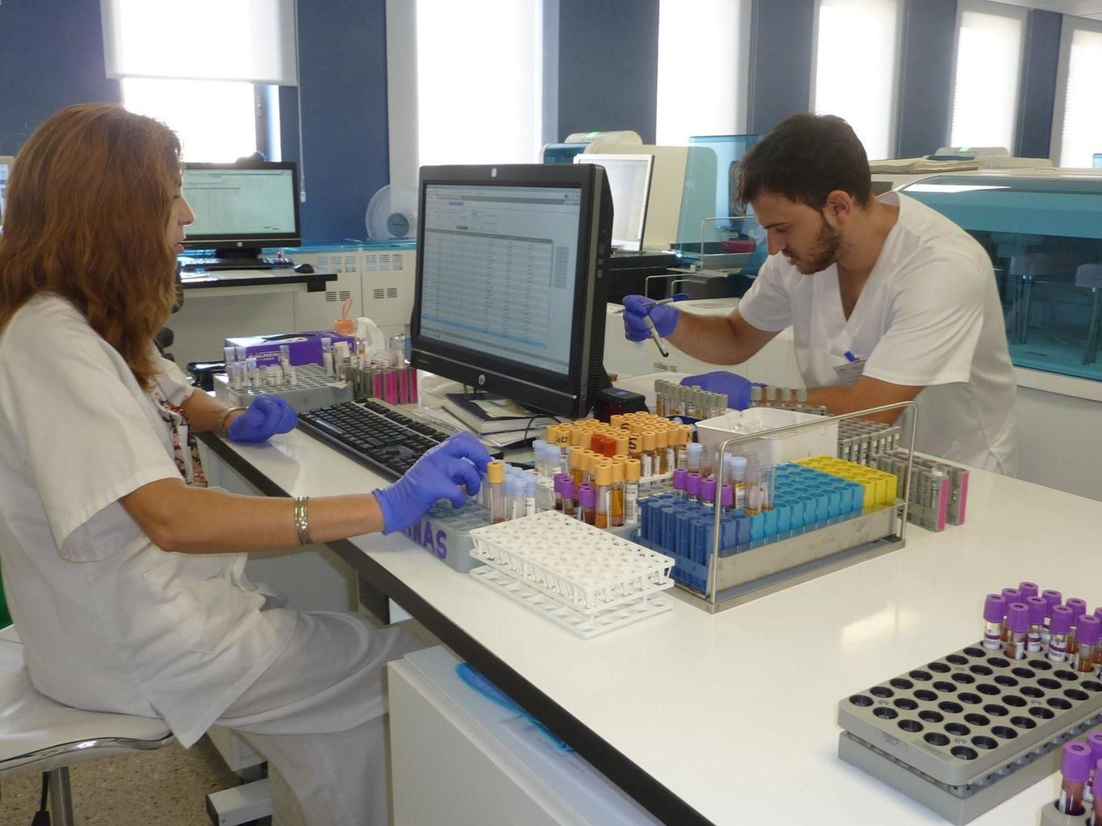 Laboratorios del hospital Juan Ramón Jiménez en Huelva.