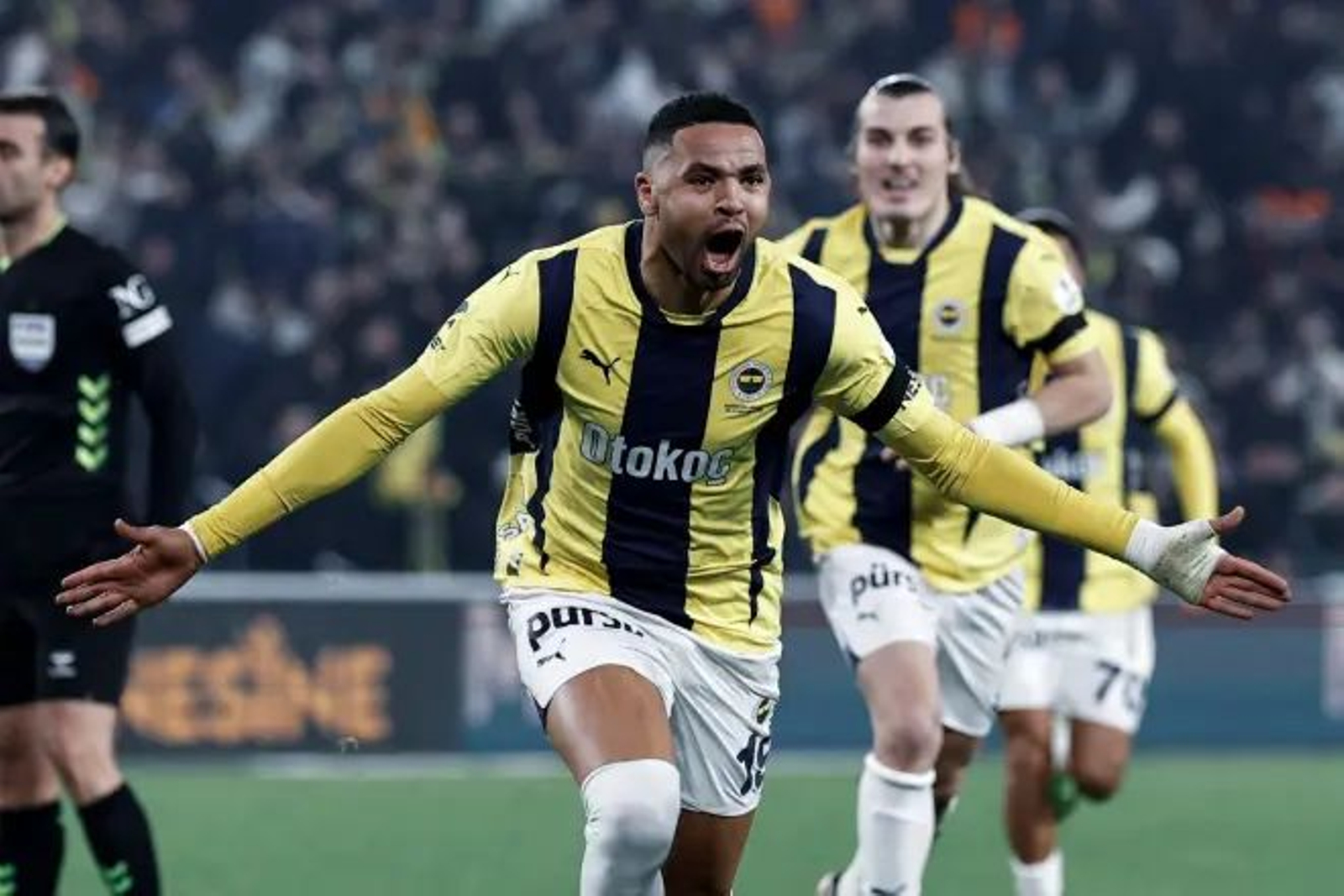 Youssef En Nesyri celebra con el Fenerbahçe Youssef En Nesyri celebra con el Fenerbahçe